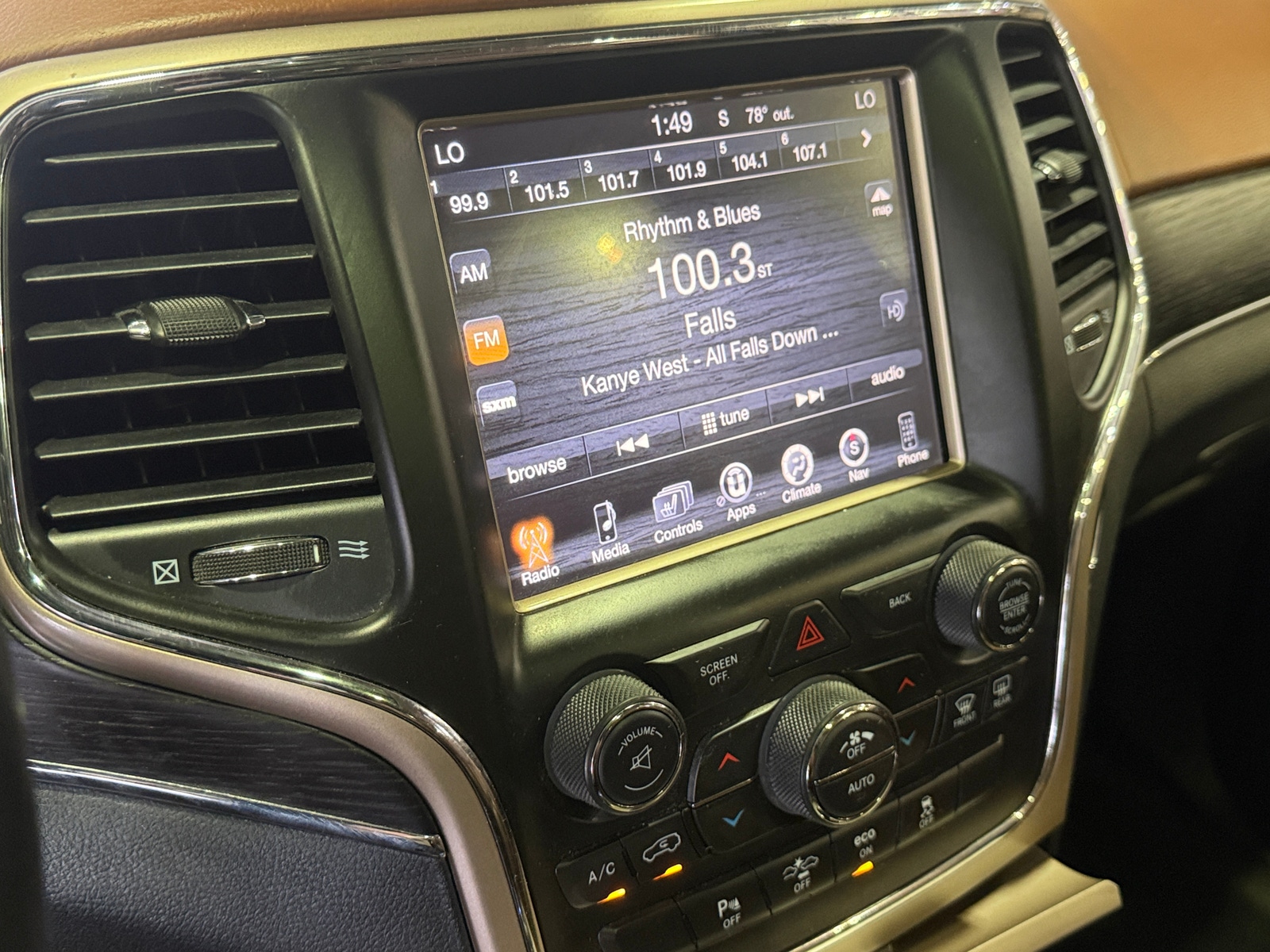 Thumbnail: 2015 Jeep Grand Cherokee - 3