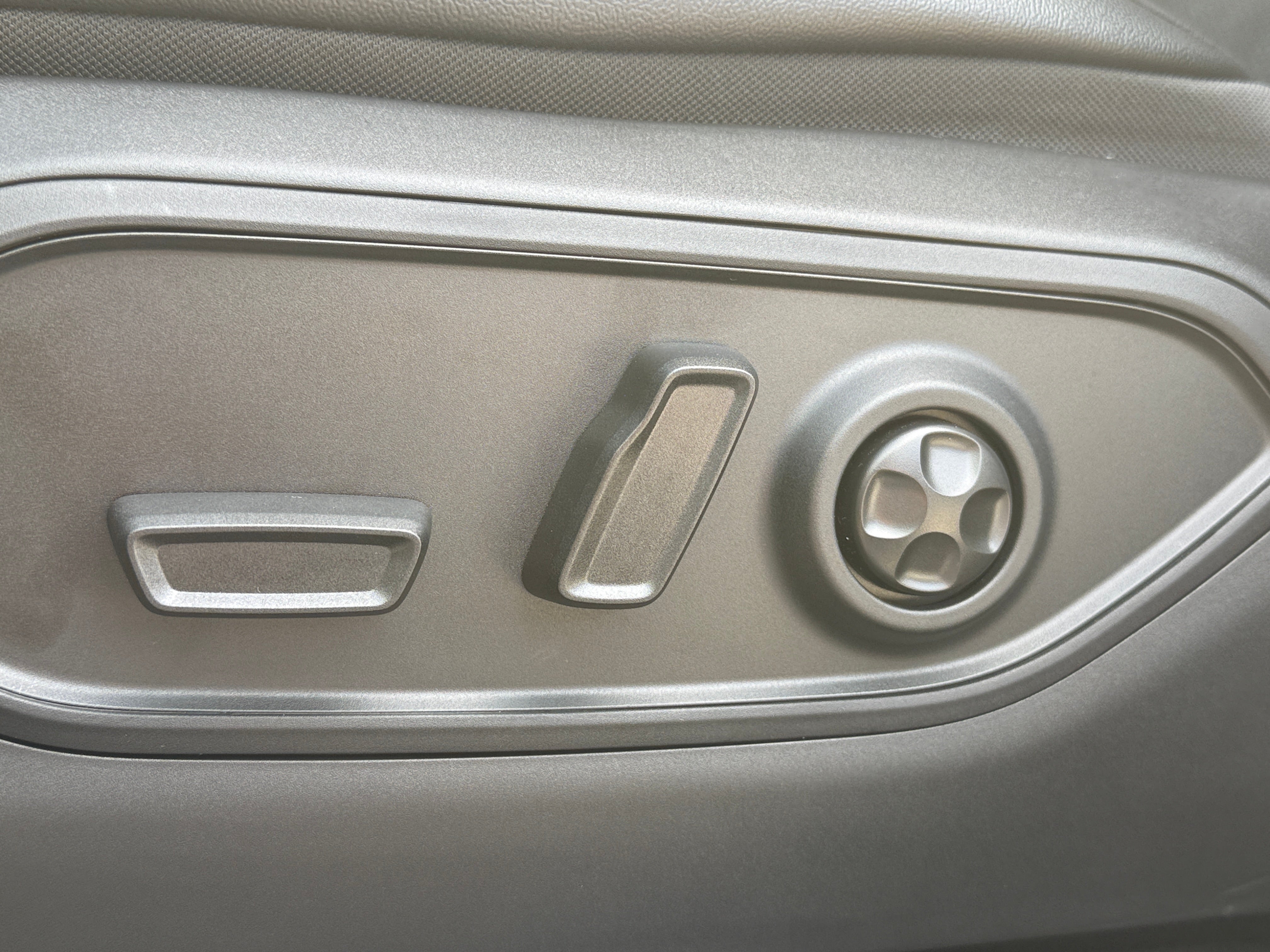 2026 Jeep Grand Cherokee Laredo - Photo 13