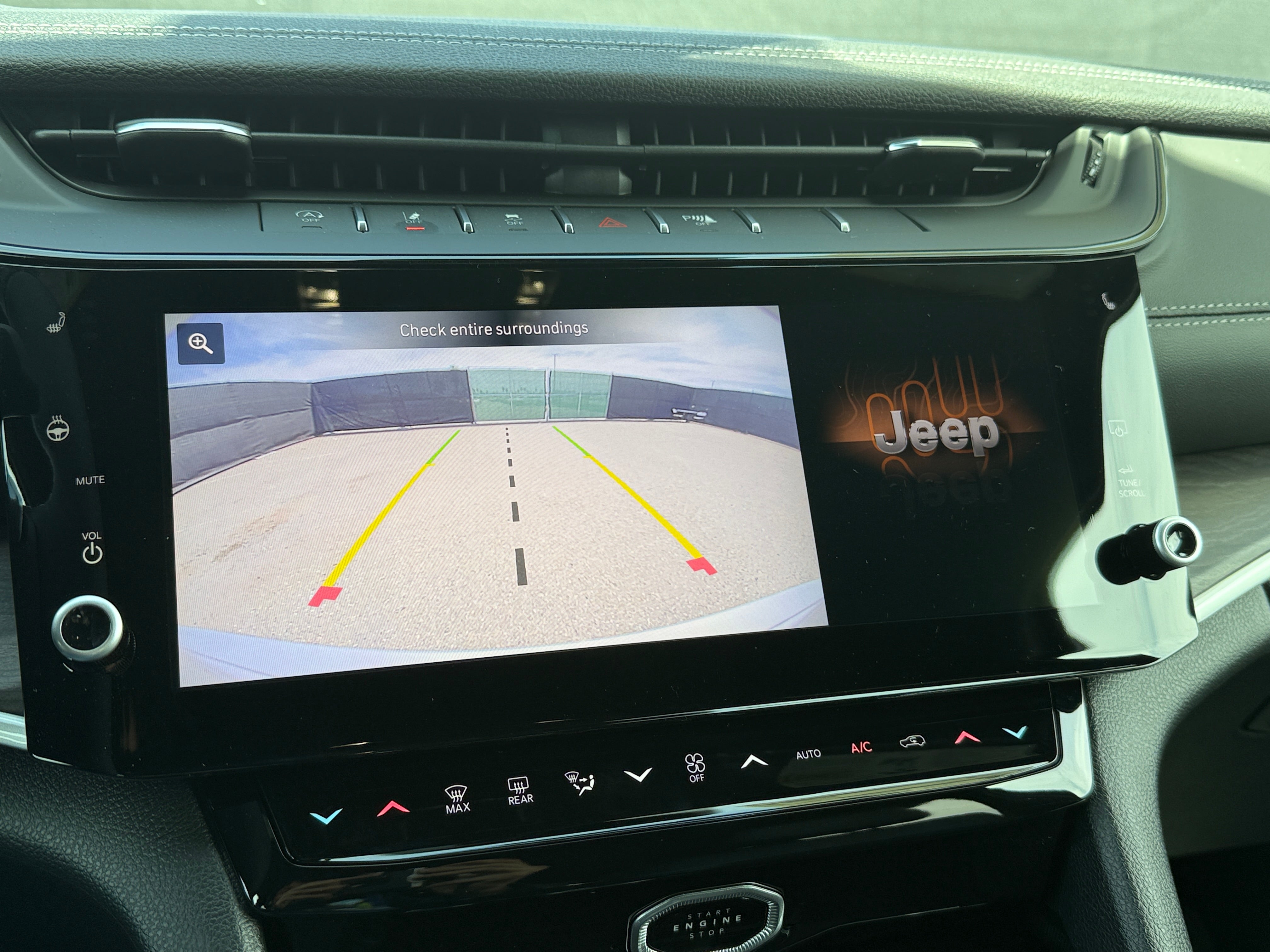 2026 Jeep Grand Cherokee Laredo - Photo 11