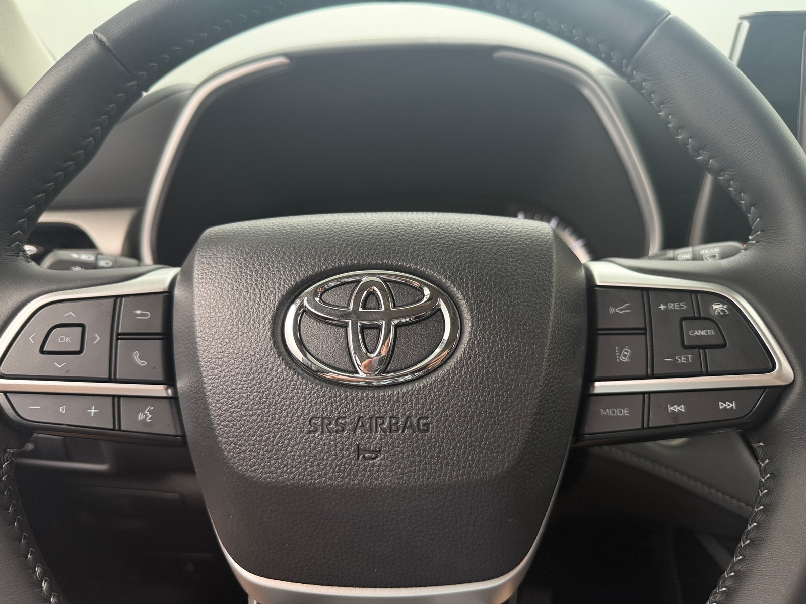 Thumbnail: 2025 Toyota Highlander - 4