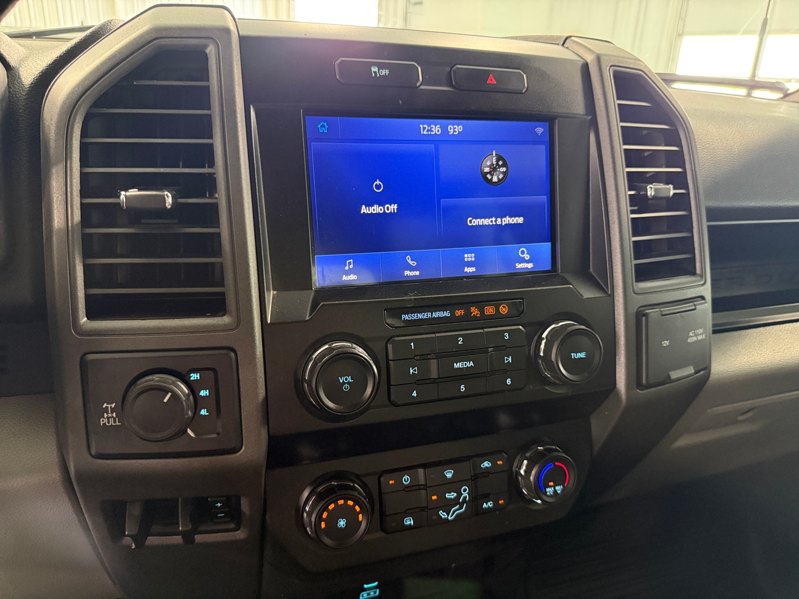 Thumbnail: 2022 Ford Econoline - 3