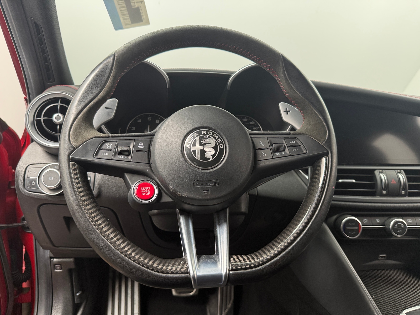 Thumbnail: 2018 Alfa Romeo Giulia - 5