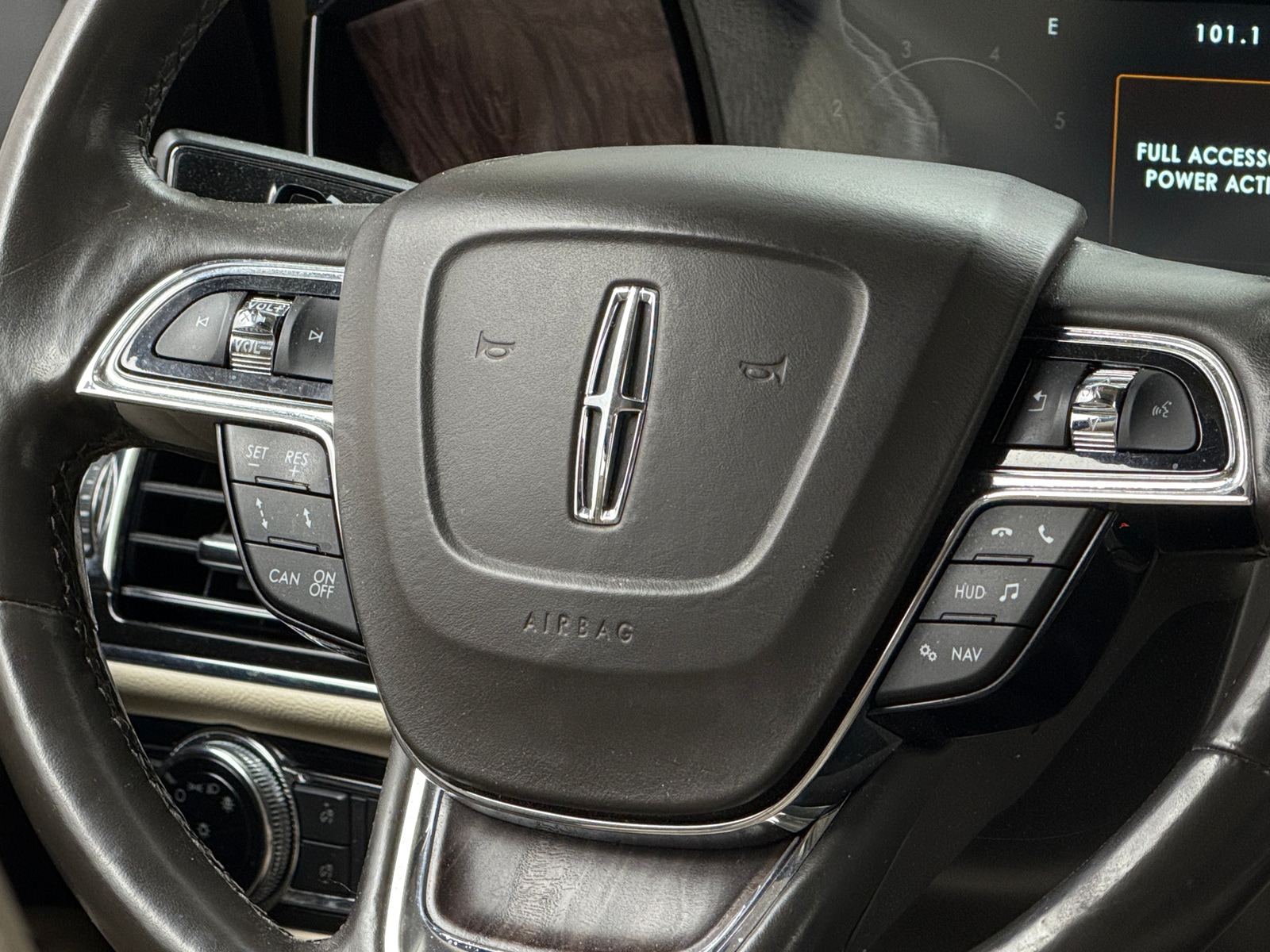 Thumbnail: 2018 Lincoln Navigator - 4