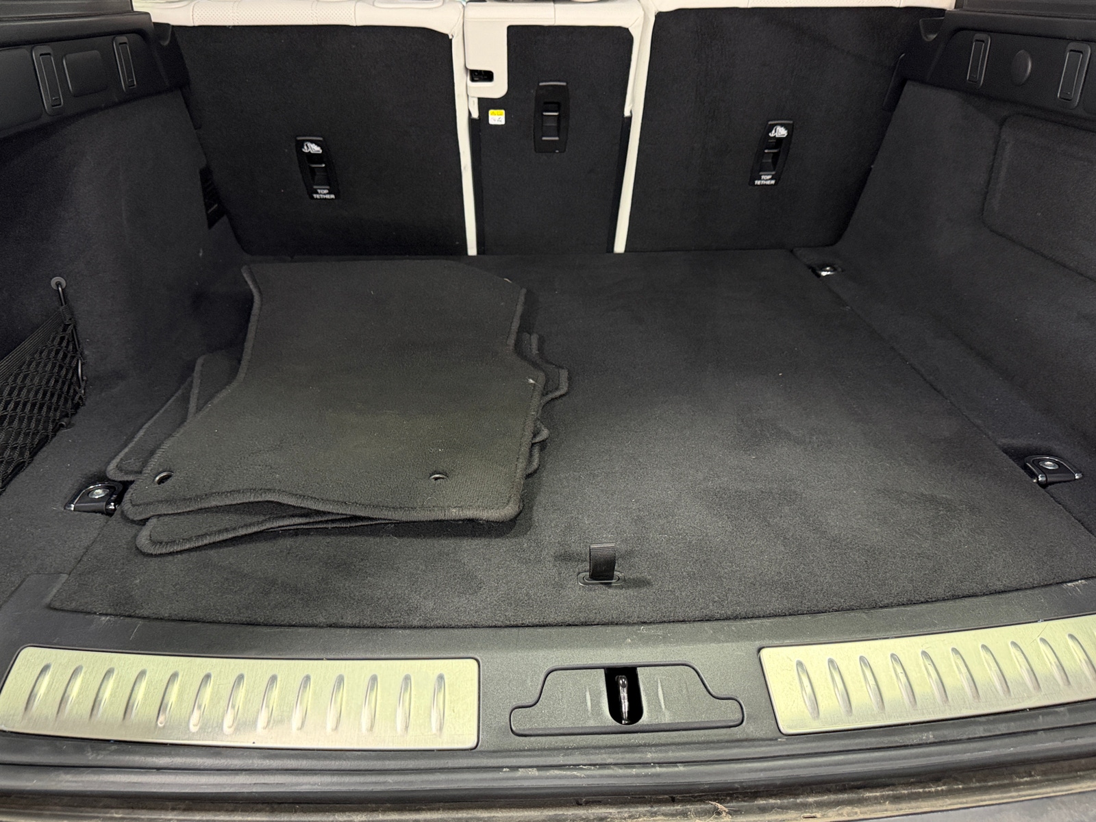 Thumbnail: 2023 Land Rover Range Rover Velar - 6