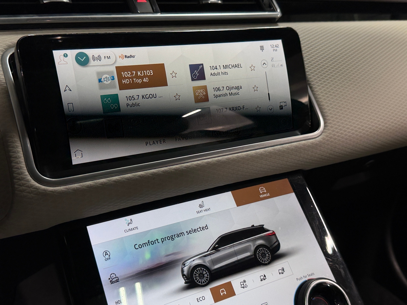 Thumbnail: 2023 Land Rover Range Rover Velar - 3