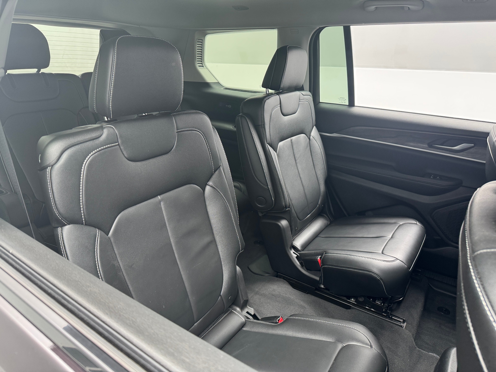 Thumbnail: 2023 Jeep Grand Cherokee L - 5