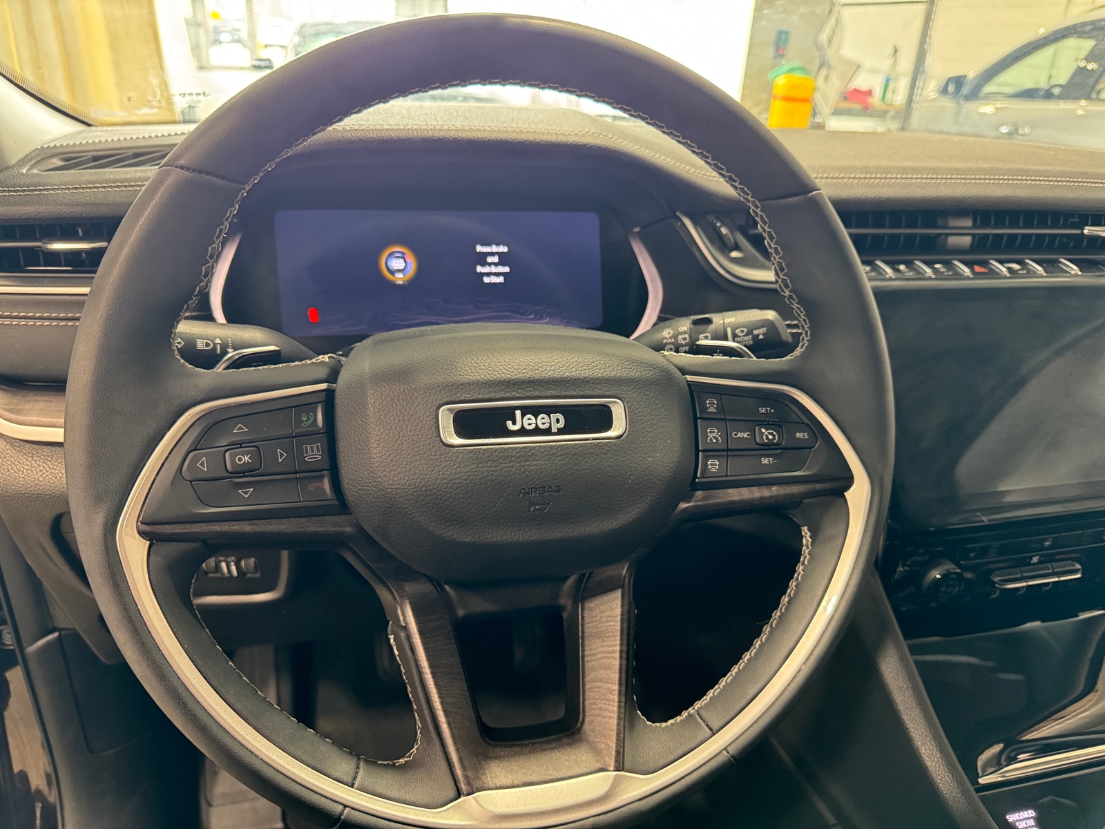 Thumbnail: 2023 Jeep Grand Cherokee L - 4