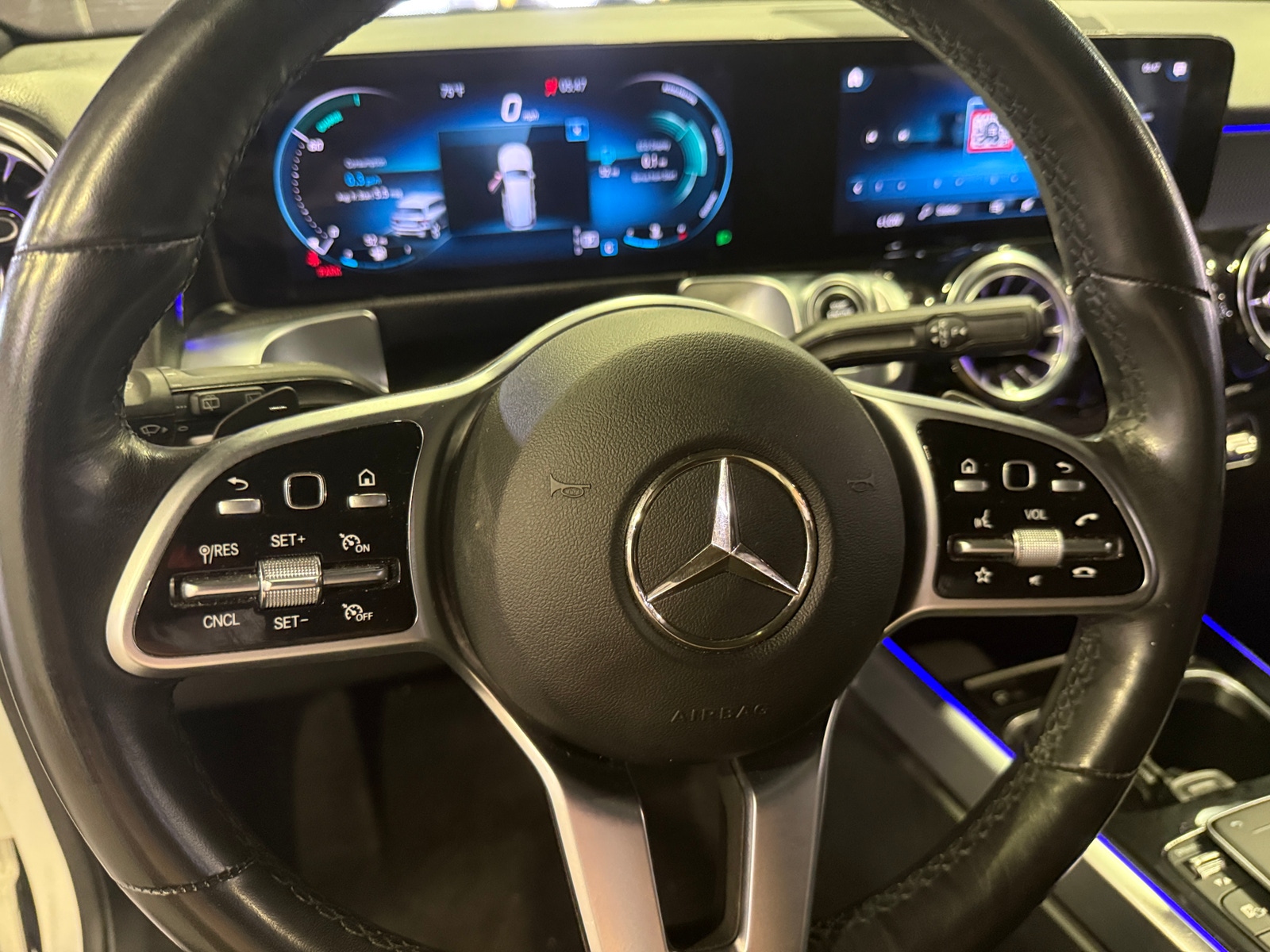Thumbnail: 2022 Mercedes-Benz GLB - 4