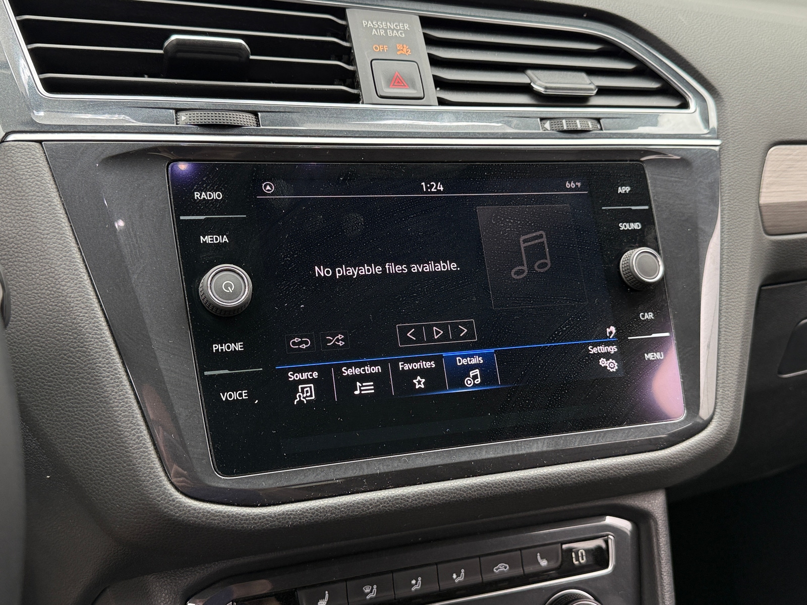 Thumbnail: 2021 Volkswagen Tiguan - 3