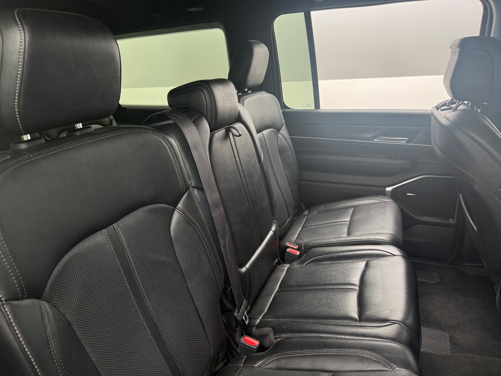 Thumbnail: 2023 Jeep Wagoneer - 5