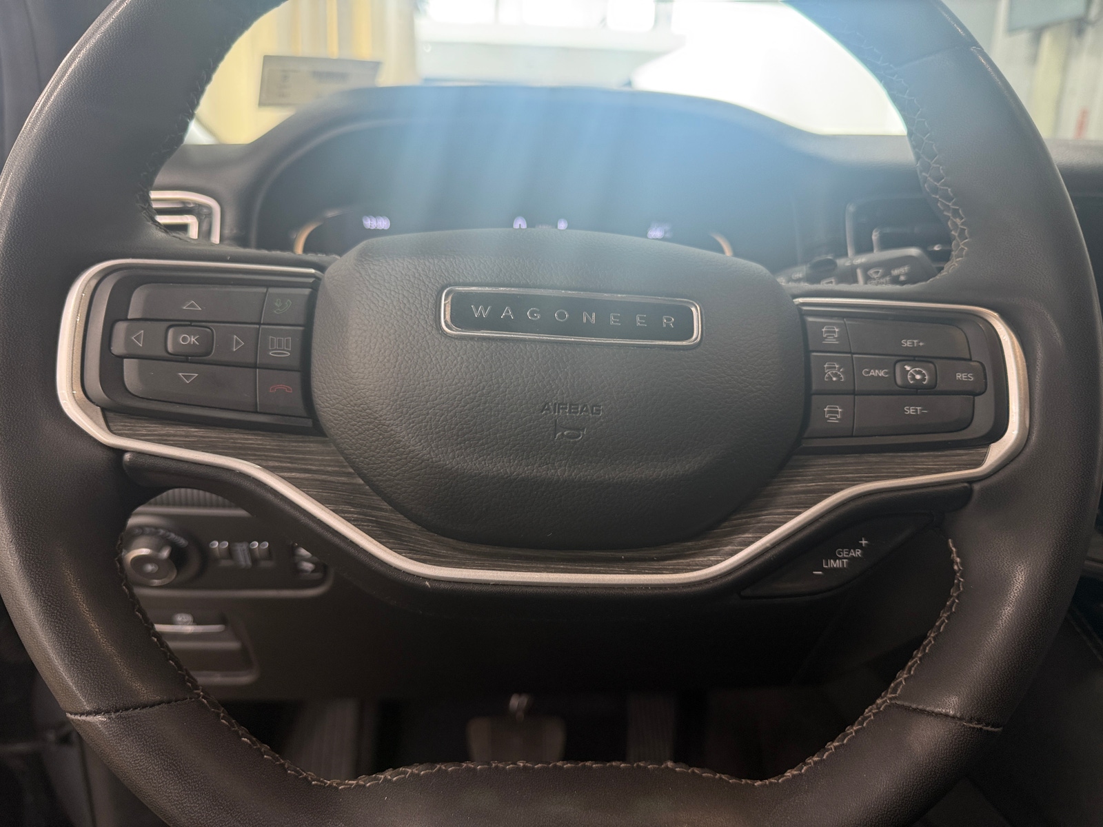 Thumbnail: 2023 Jeep Wagoneer - 4