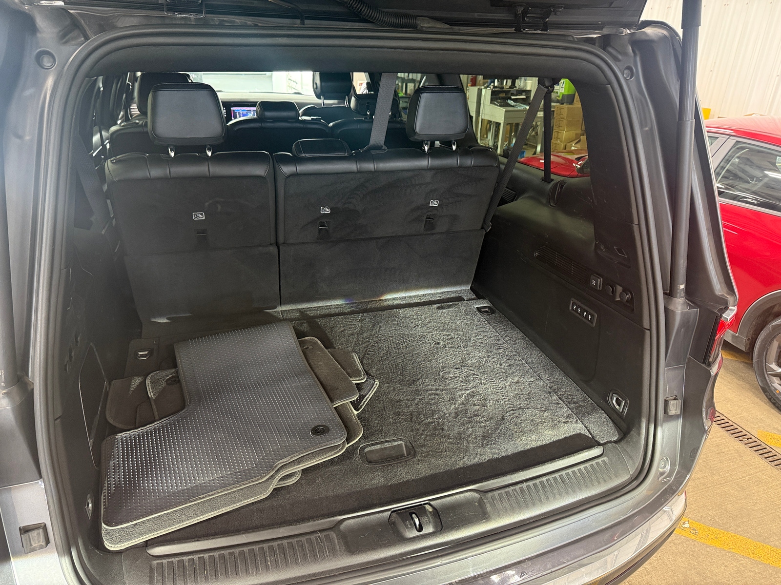 Thumbnail: 2023 Jeep Wagoneer - 6