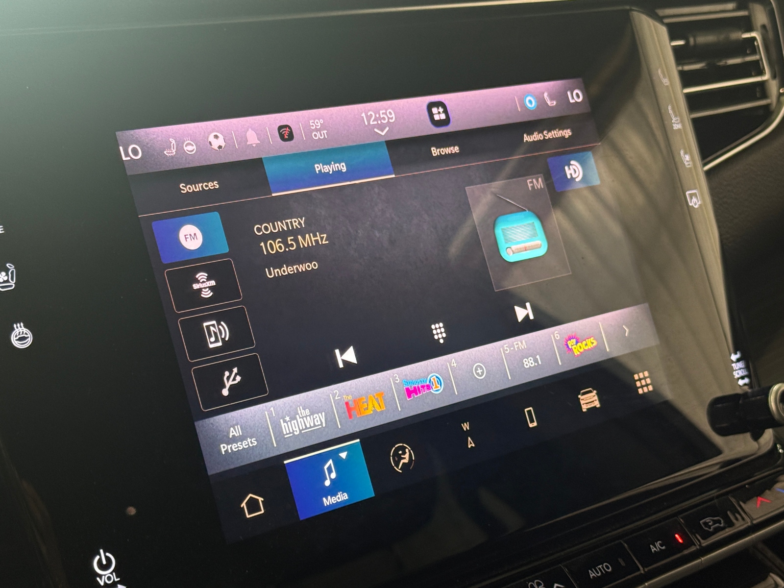 Thumbnail: 2023 Jeep Wagoneer - 3