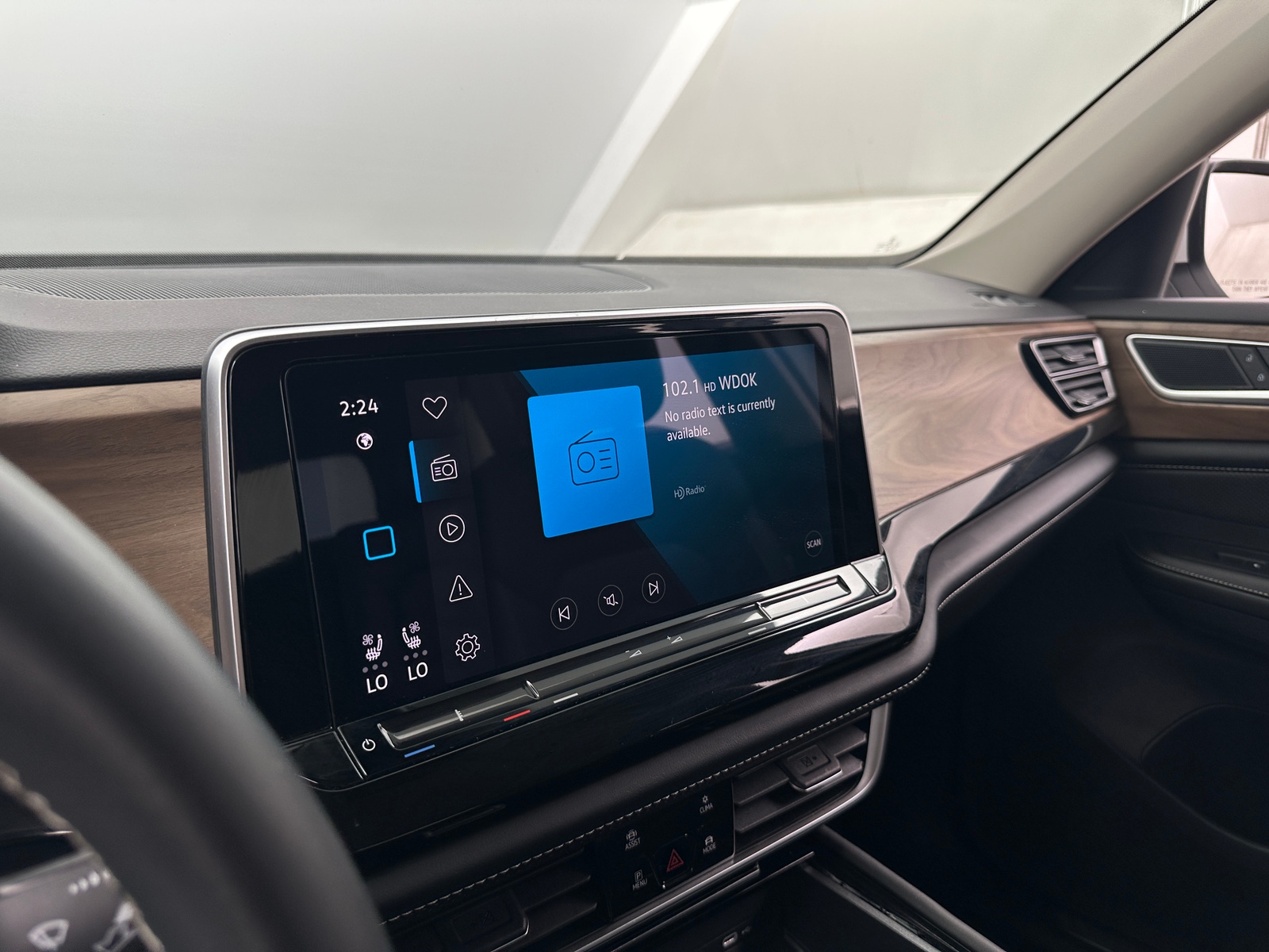 Thumbnail: 2024 Volkswagen Atlas - 3