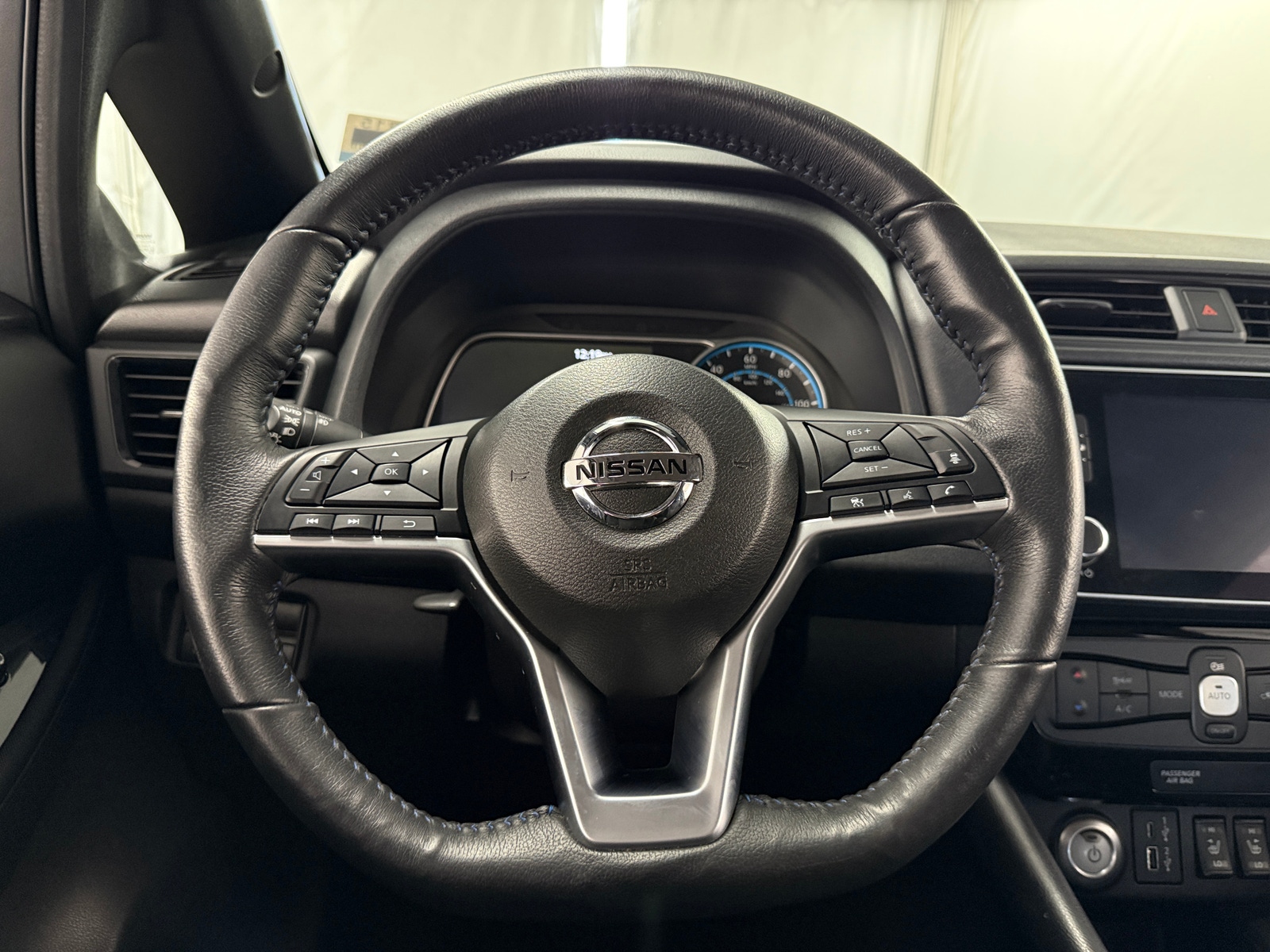 Thumbnail: 2020 Nissan Leaf - 5