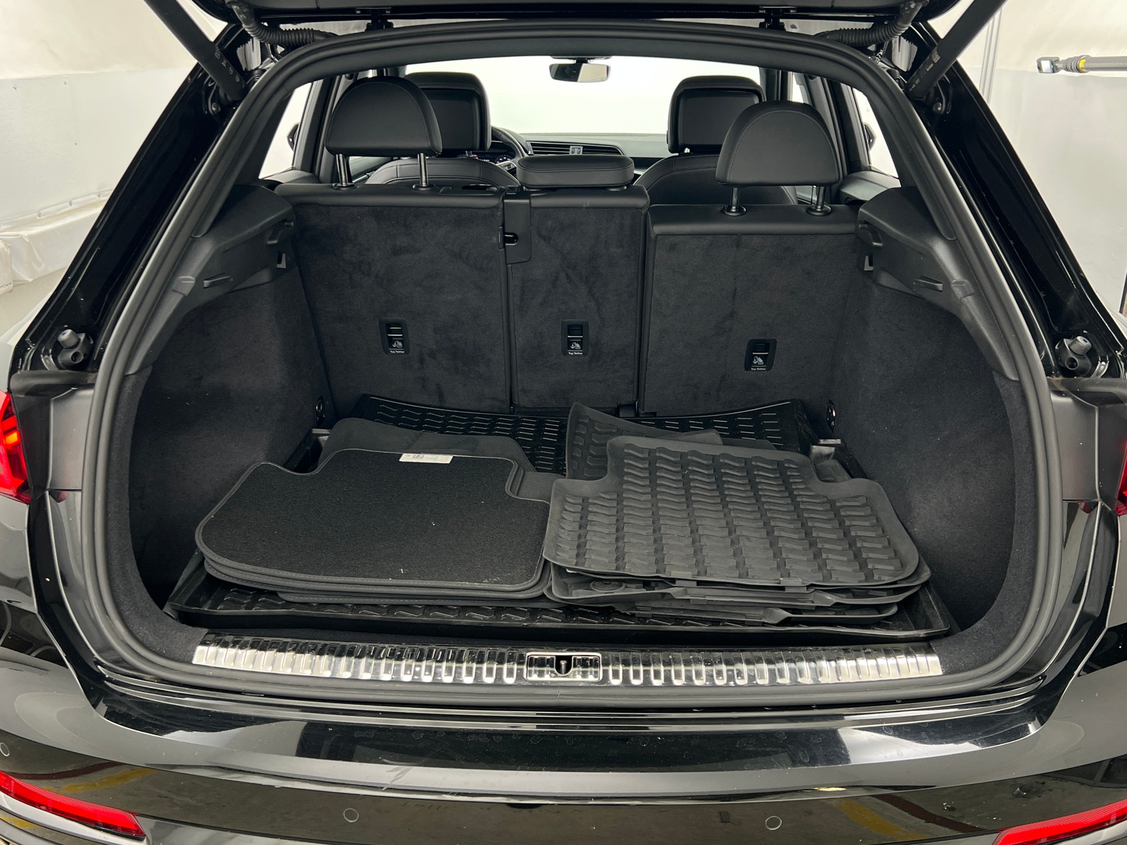 Thumbnail: 2021 Audi Q3 - 6