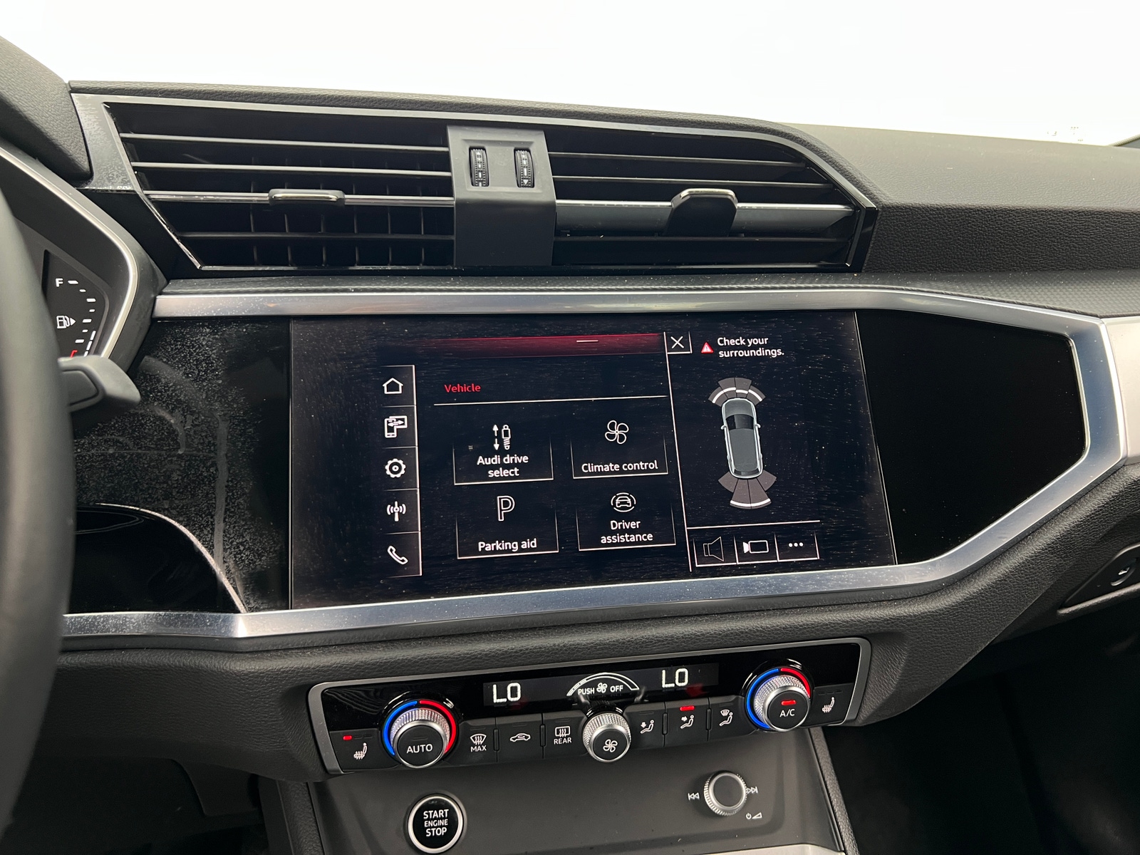 Thumbnail: 2021 Audi Q3 - 3