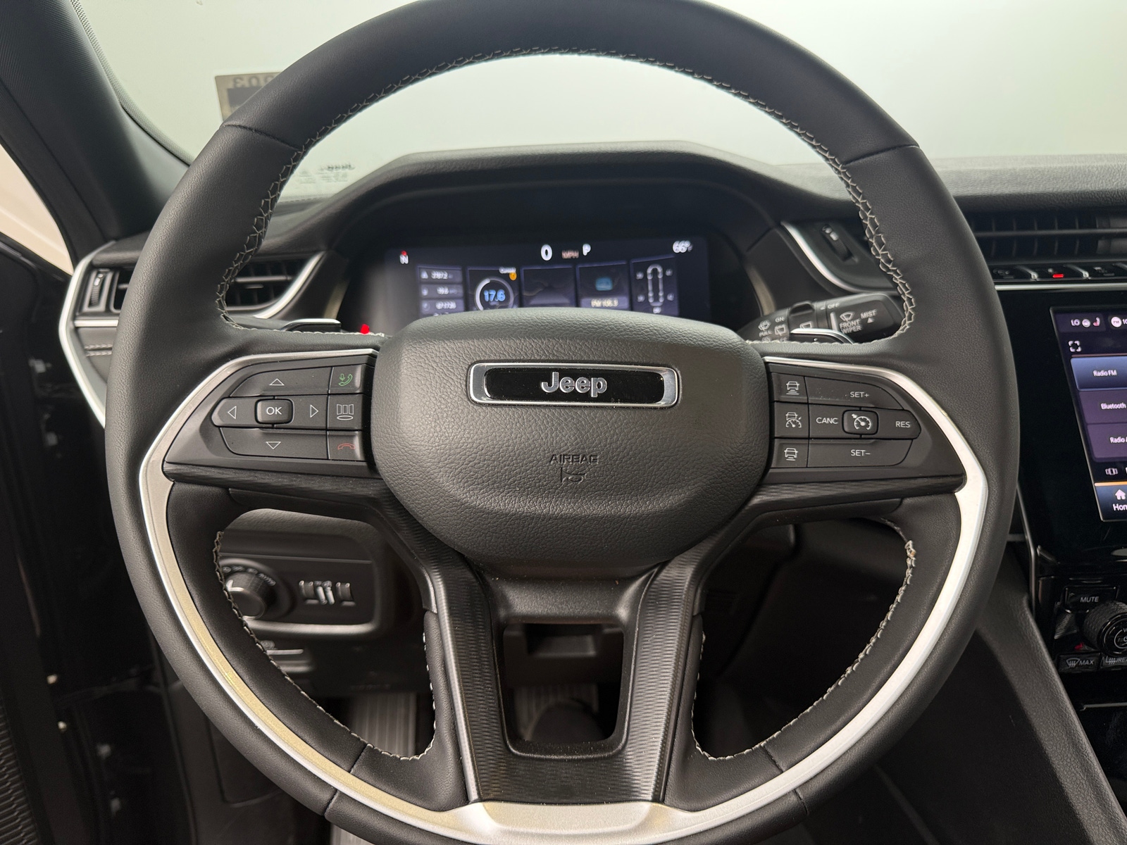 Thumbnail: 2025 Jeep Grand Cherokee L - 4