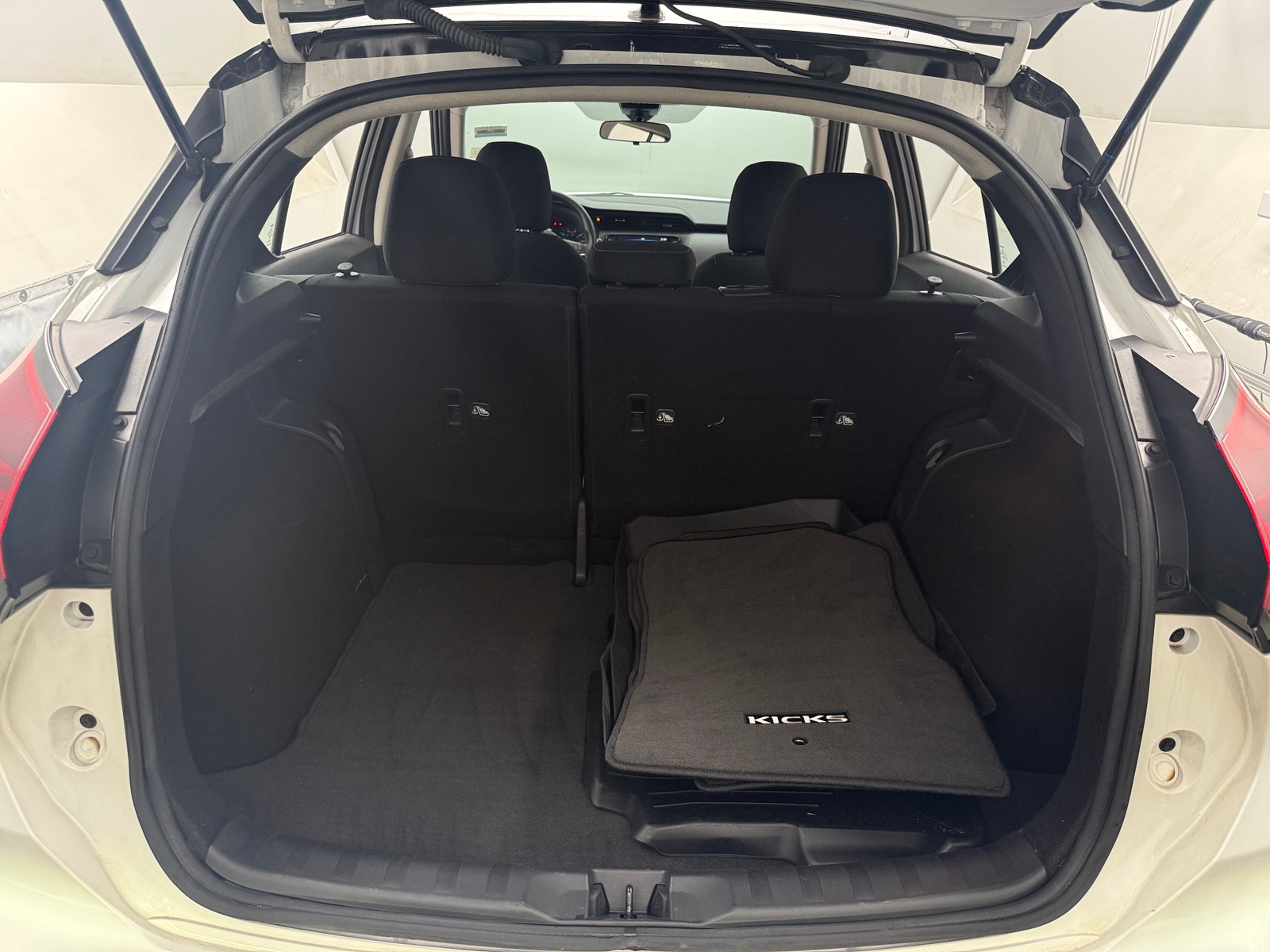 Thumbnail: 2021 Nissan Kicks - 7