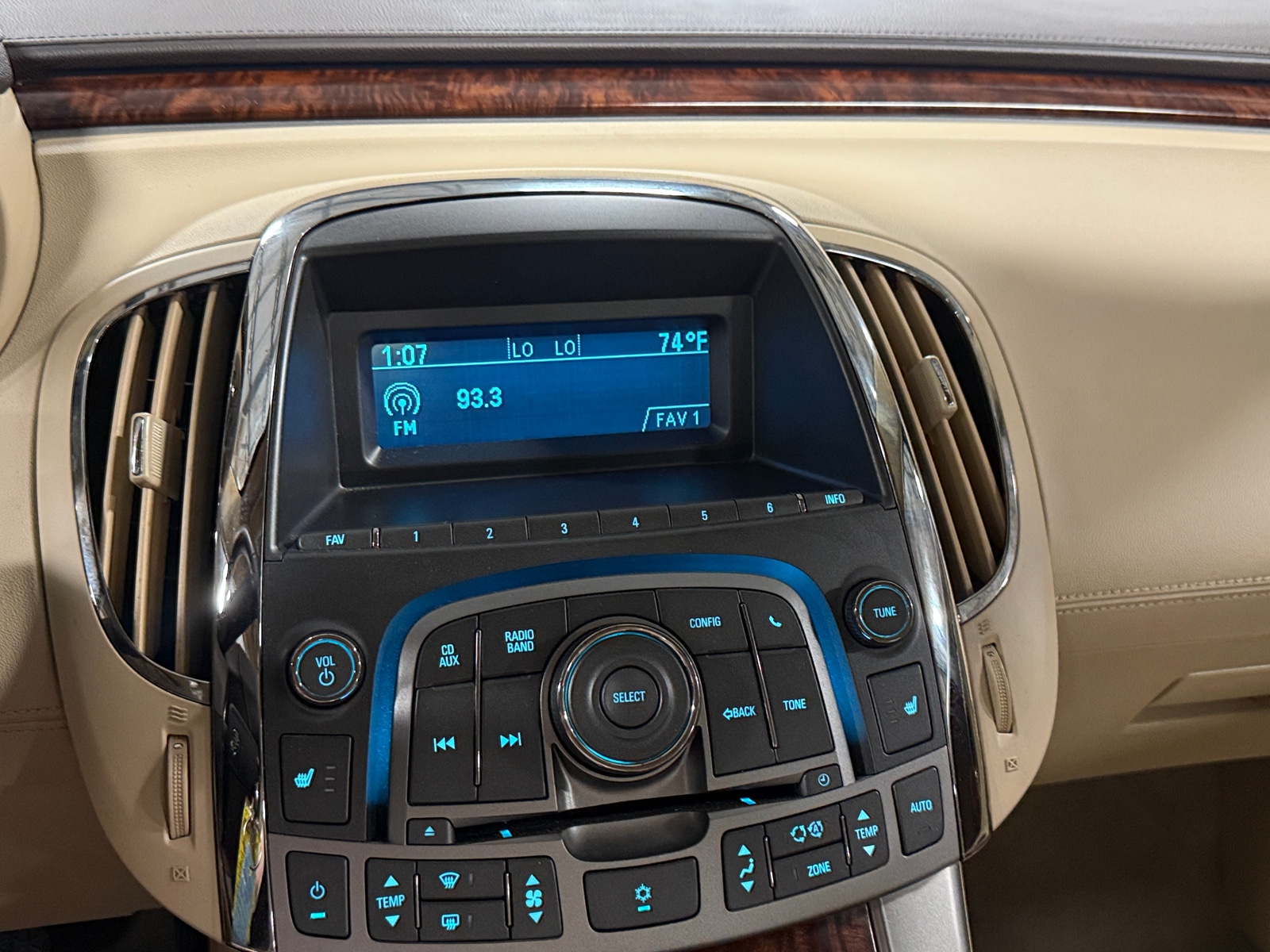 Thumbnail: 2011 Buick LaCrosse - 3