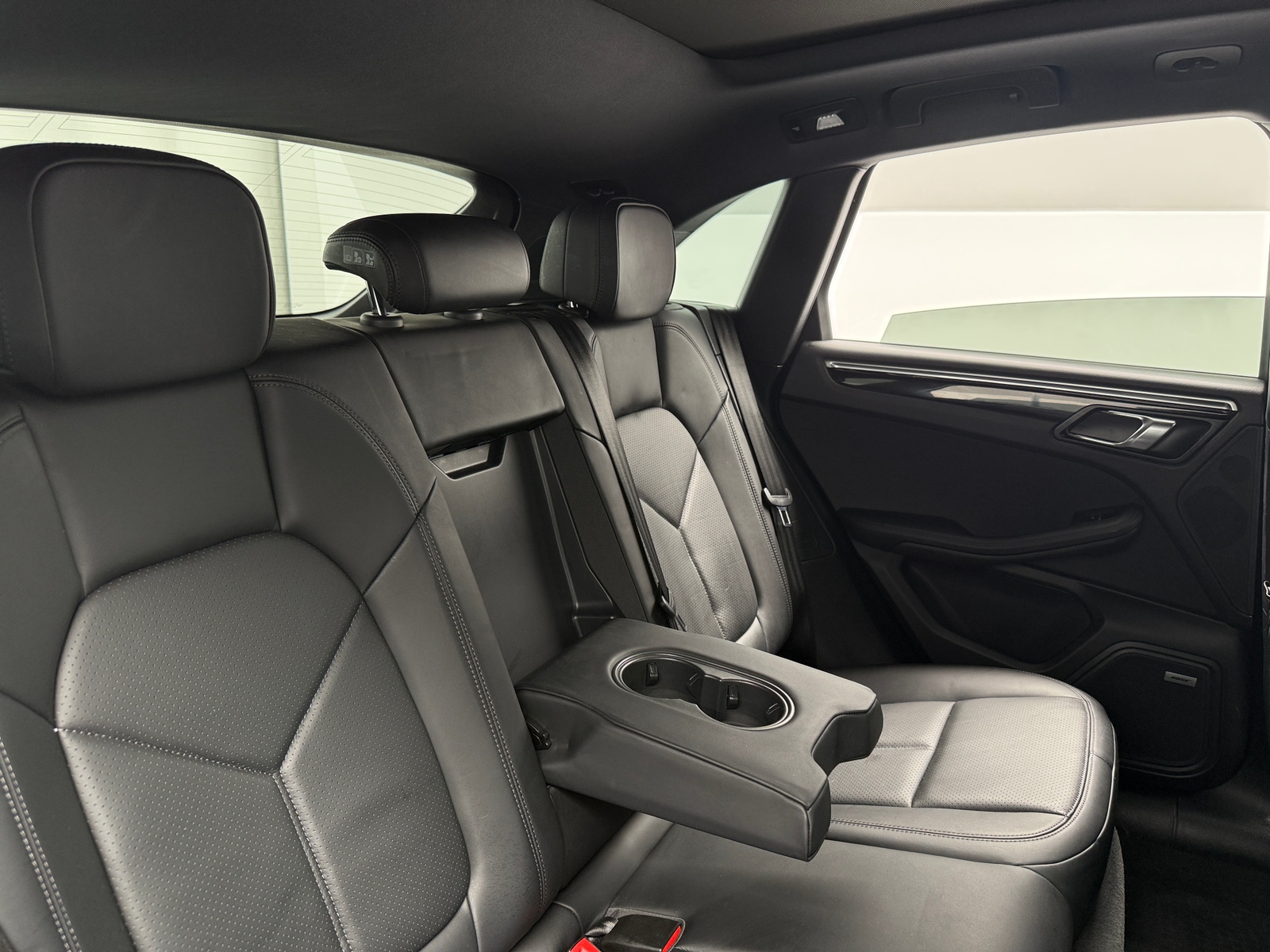 Thumbnail: 2021 Porsche Macan - 5