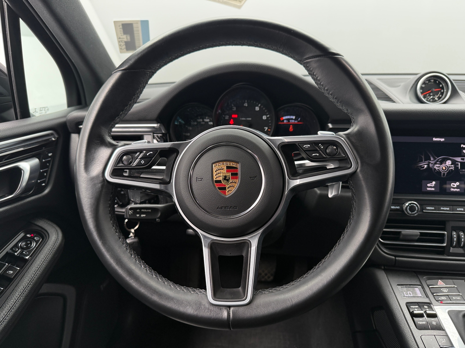 Thumbnail: 2021 Porsche Macan - 4