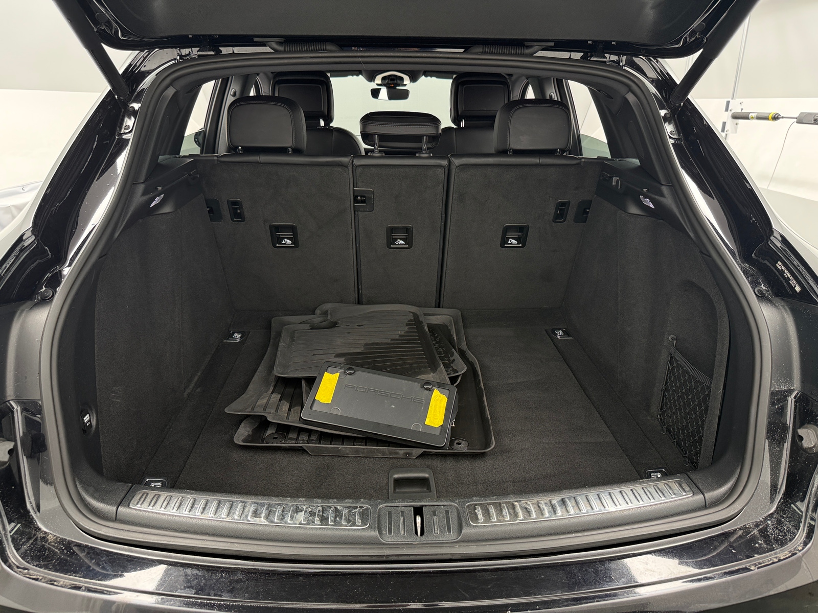 Thumbnail: 2021 Porsche Macan - 6
