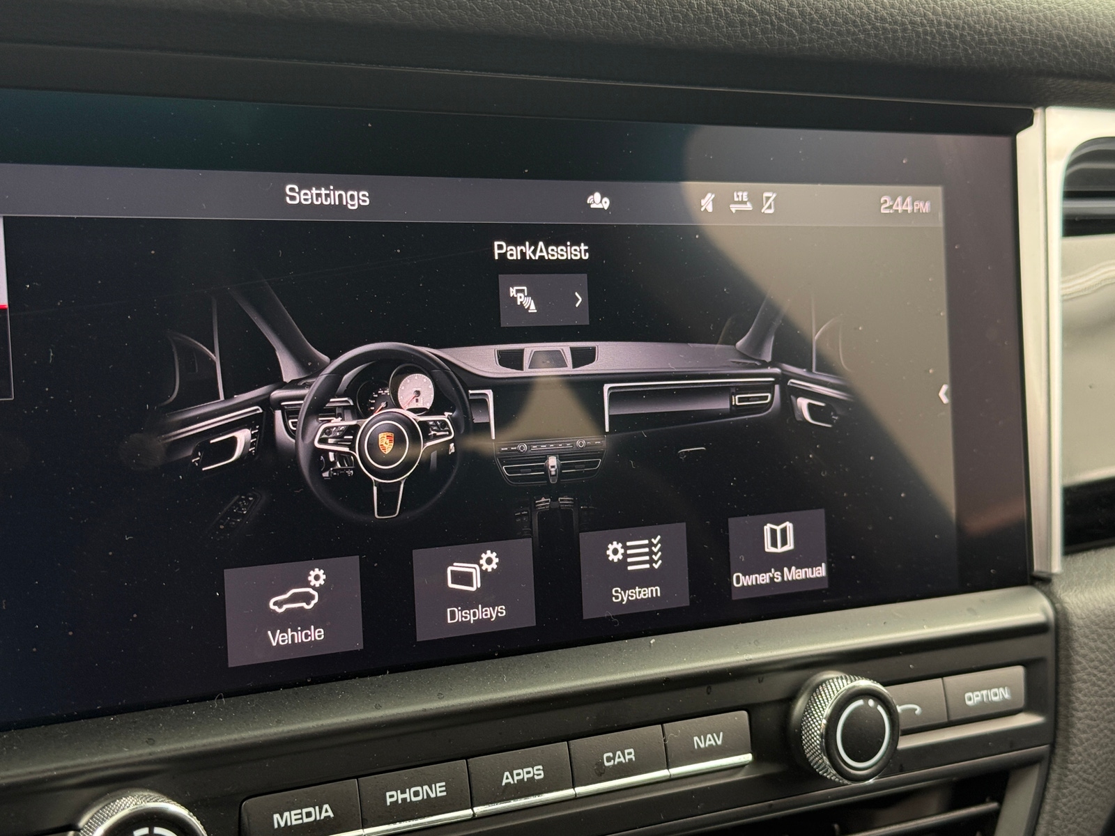 Thumbnail: 2021 Porsche Macan - 3