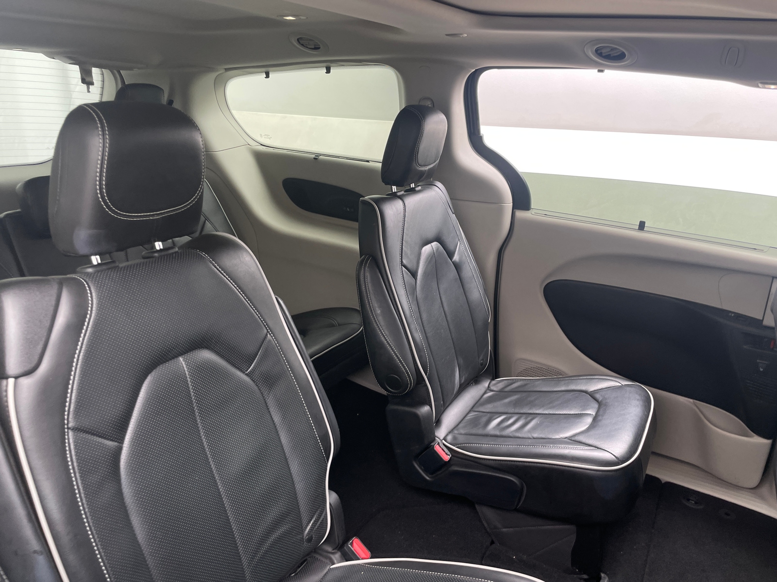 Thumbnail: 2022 Chrysler Pacifica - 5