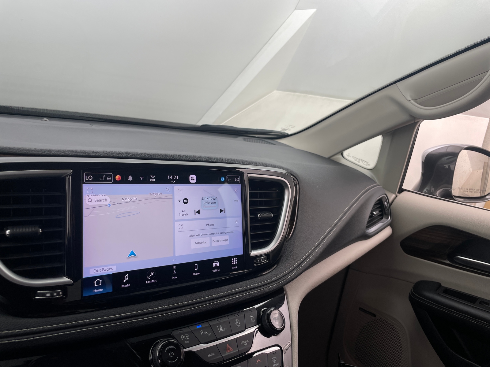 Thumbnail: 2022 Chrysler Pacifica - 3