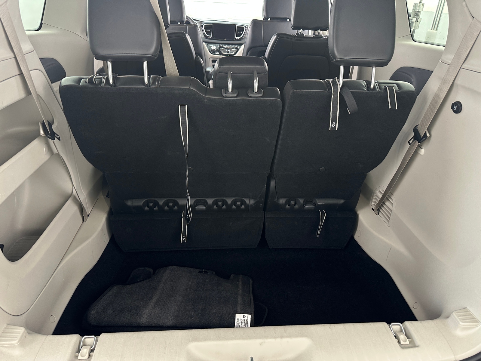 Thumbnail: 2024 Chrysler Pacifica - 6