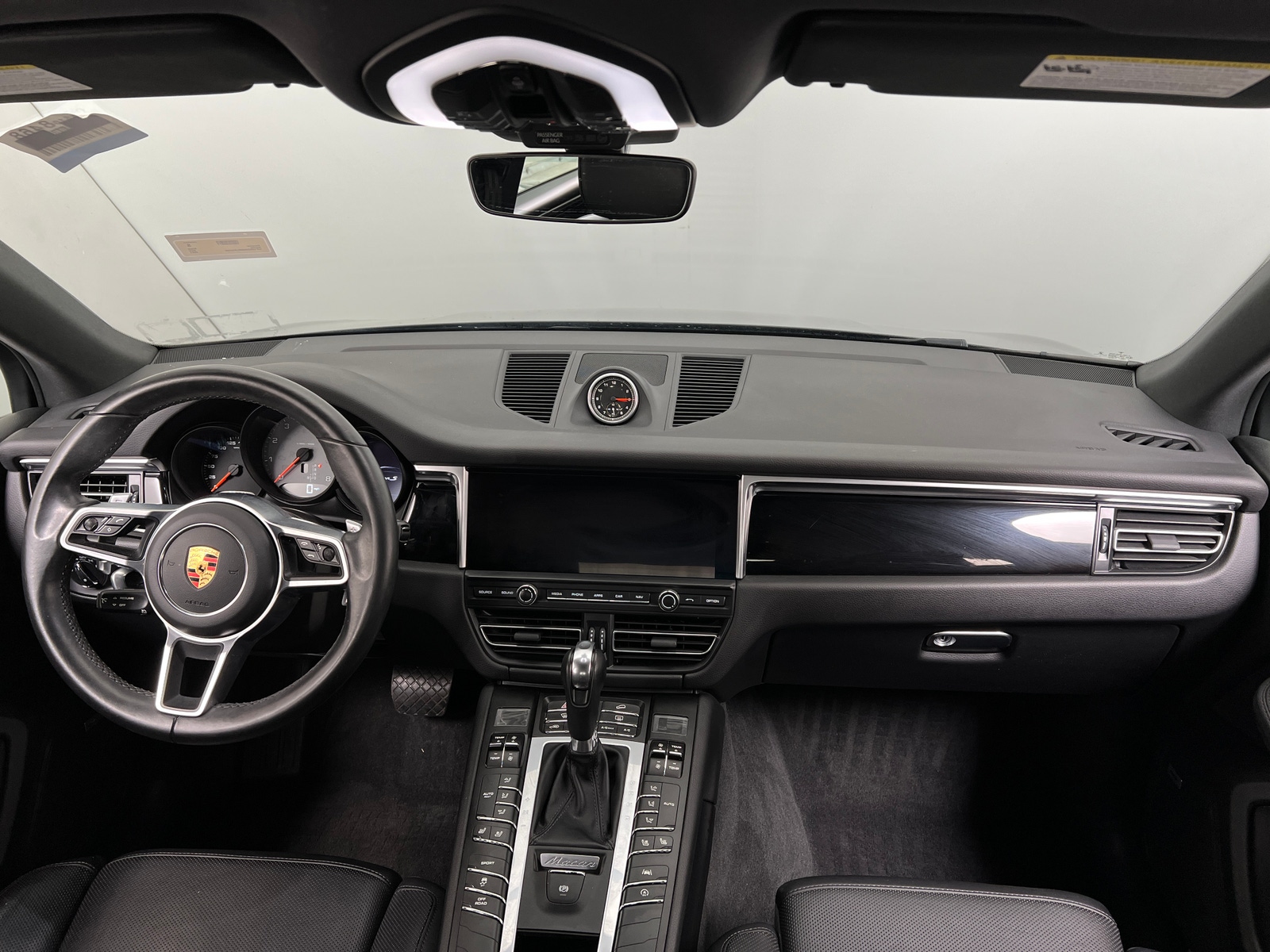 Thumbnail: 2021 Porsche Macan - 2