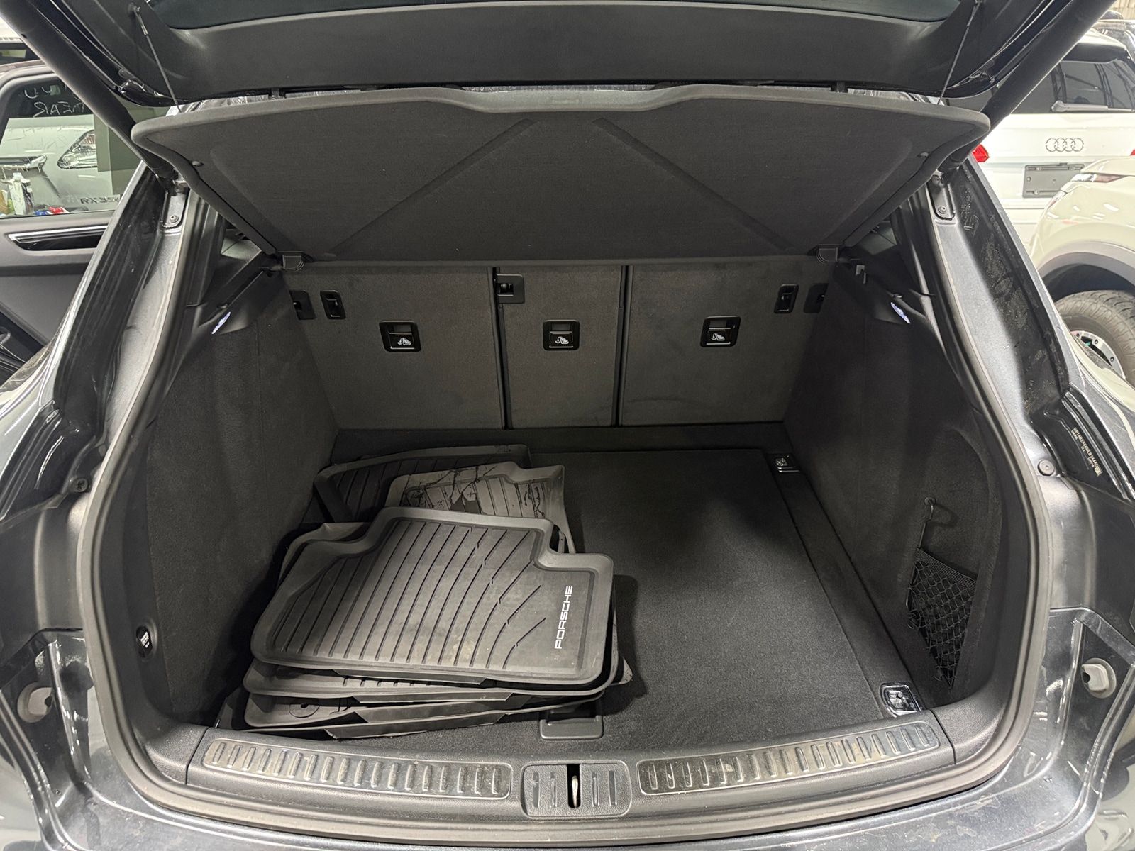 Thumbnail: 2021 Porsche Macan - 6