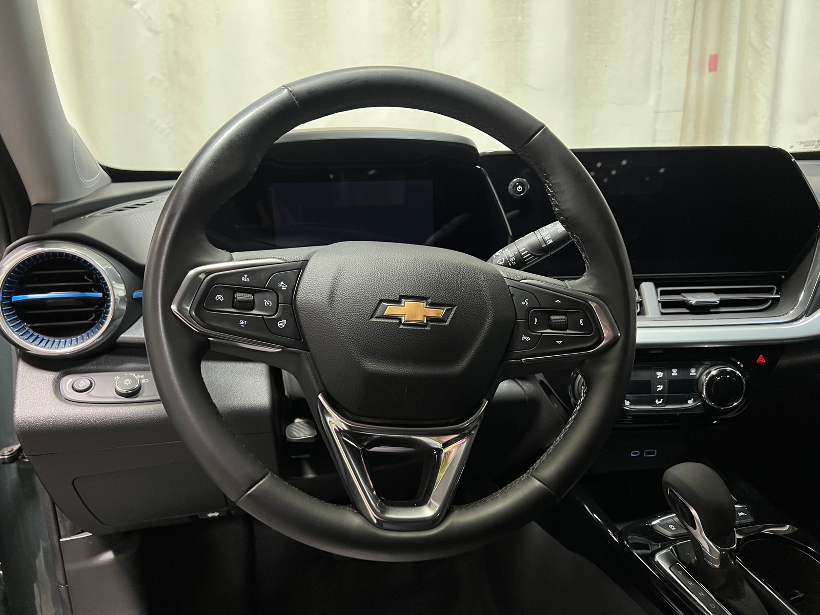 Thumbnail: 2025 Chevrolet Trax - 5