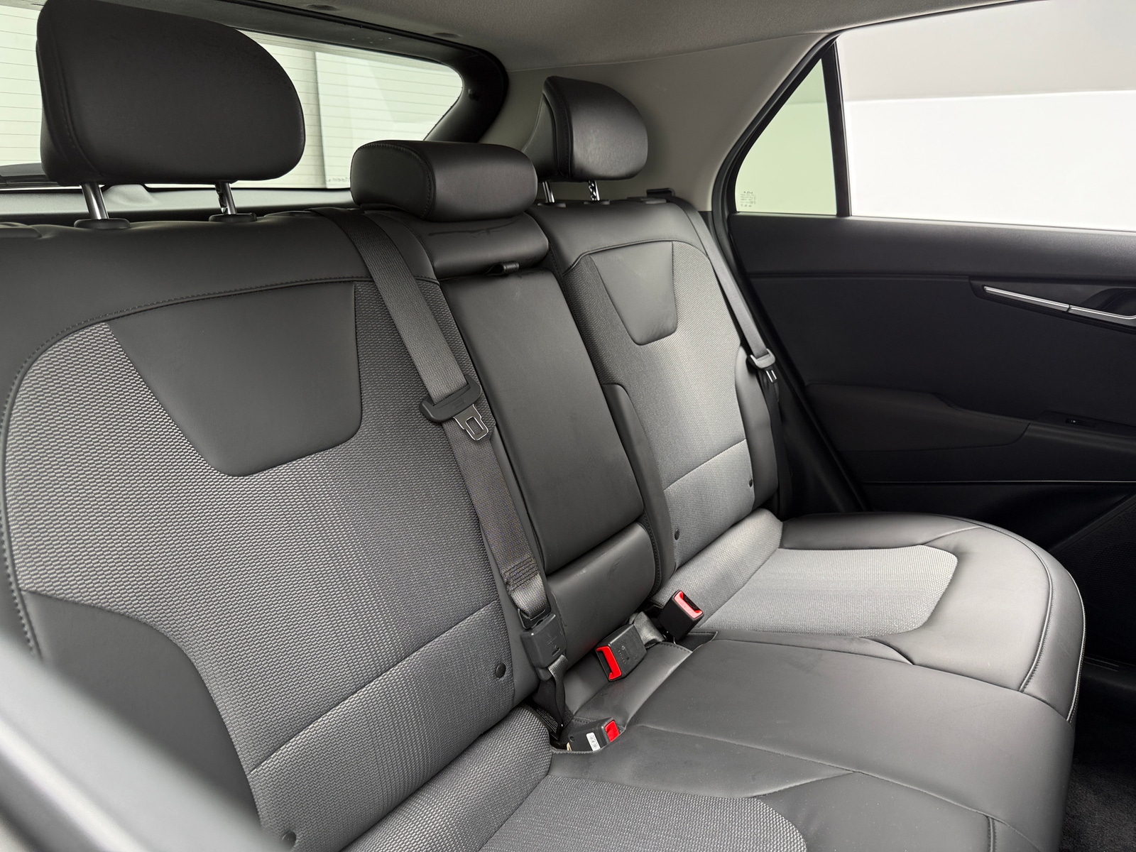 Thumbnail: 2023 Kia Niro - 6