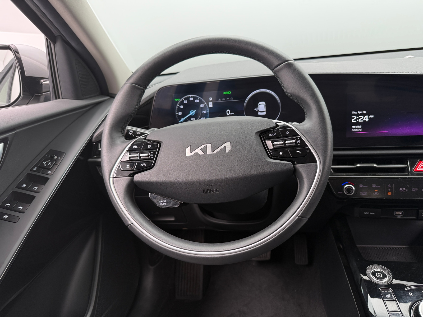 Thumbnail: 2023 Kia Niro - 5