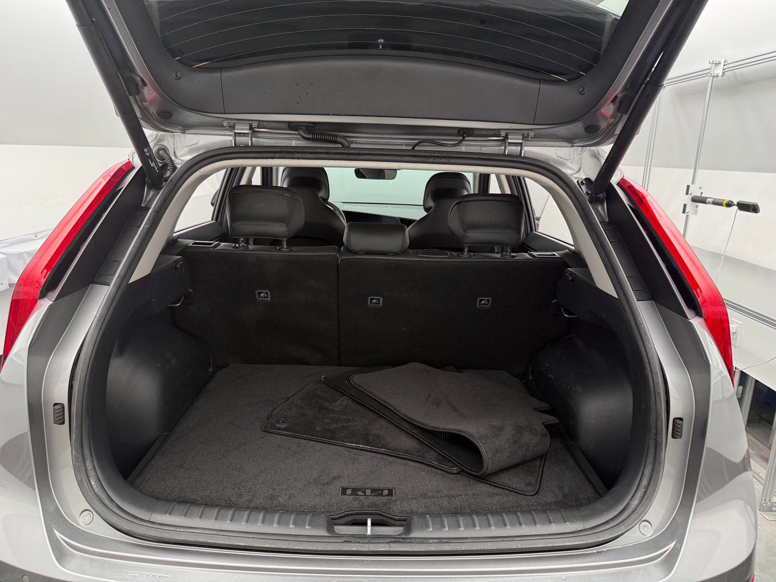 Thumbnail: 2023 Kia Niro - 7