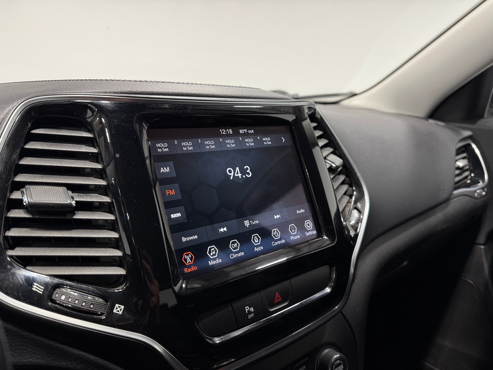 Thumbnail: 2020 Jeep Cherokee - 3