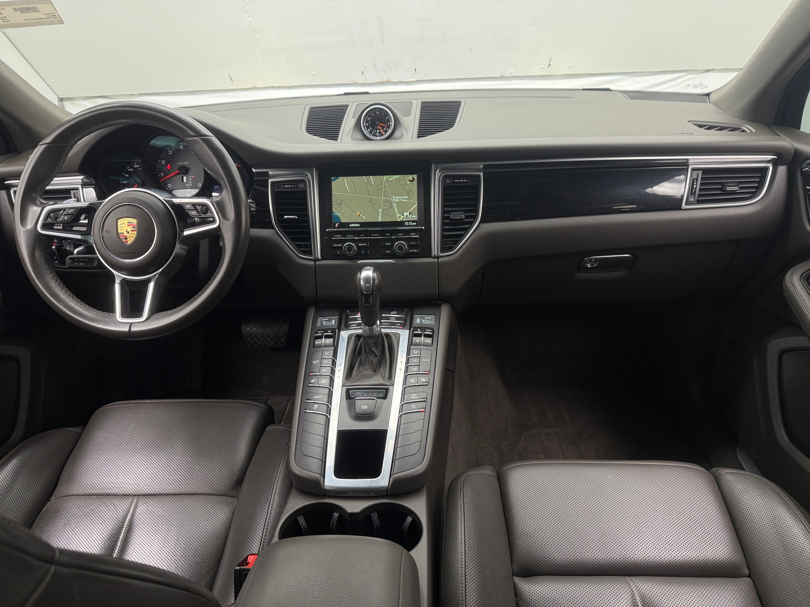 Thumbnail: 2016 Porsche Macan - 2