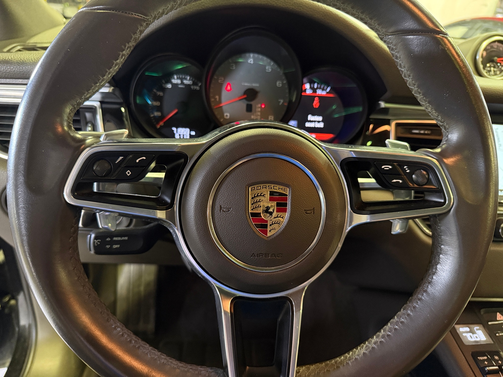 Thumbnail: 2016 Porsche Macan - 4
