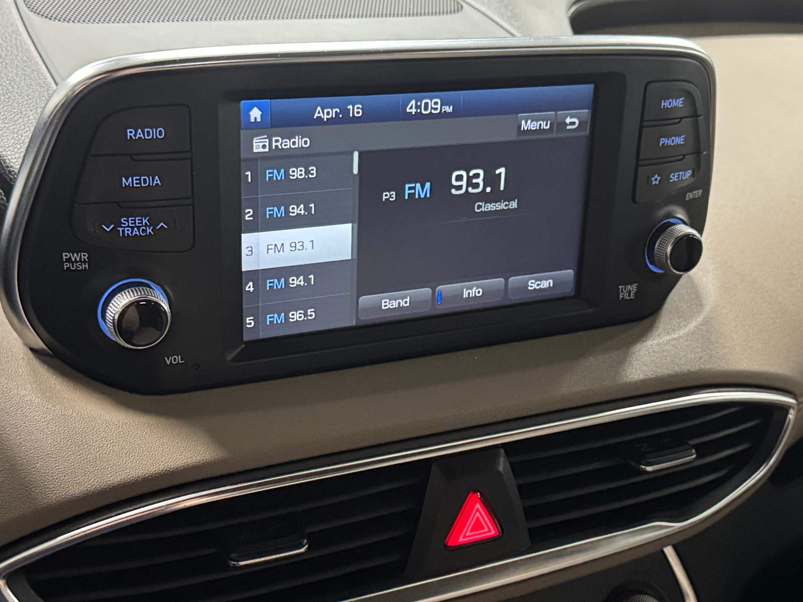 Thumbnail: 2019 Hyundai Santa Fe - 4