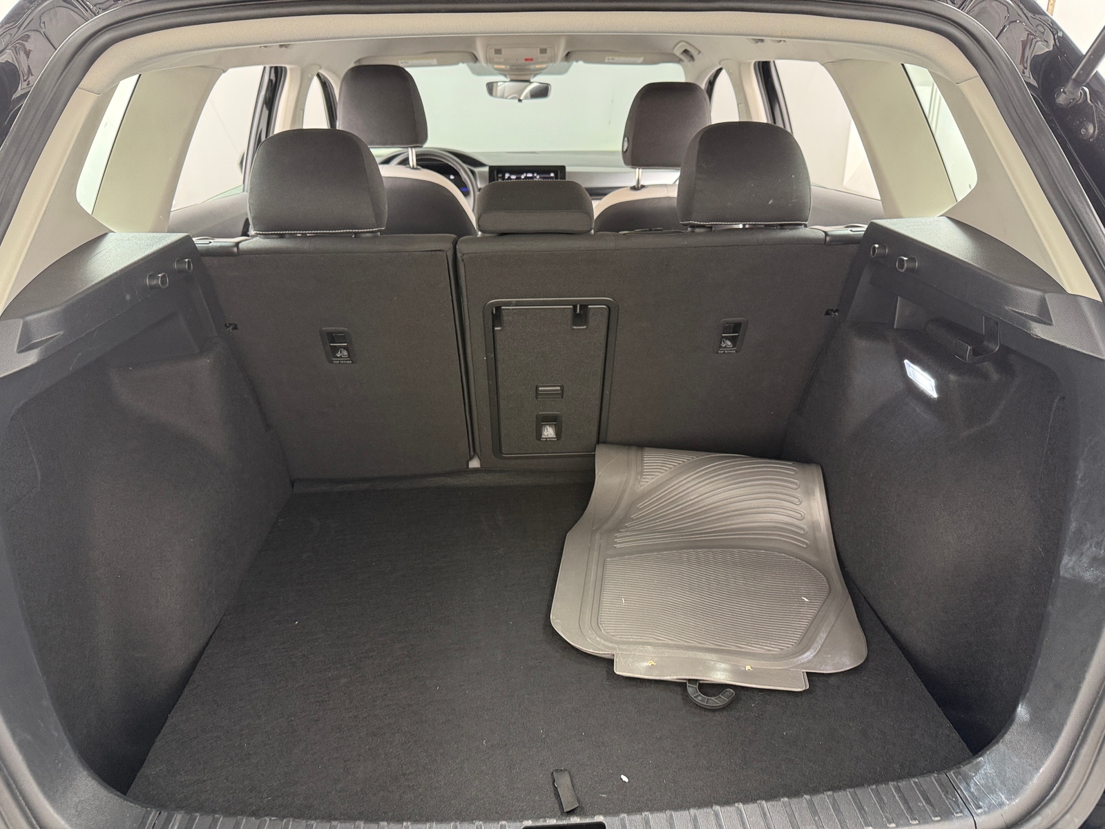 Thumbnail: 2025 Volkswagen Taos - 7