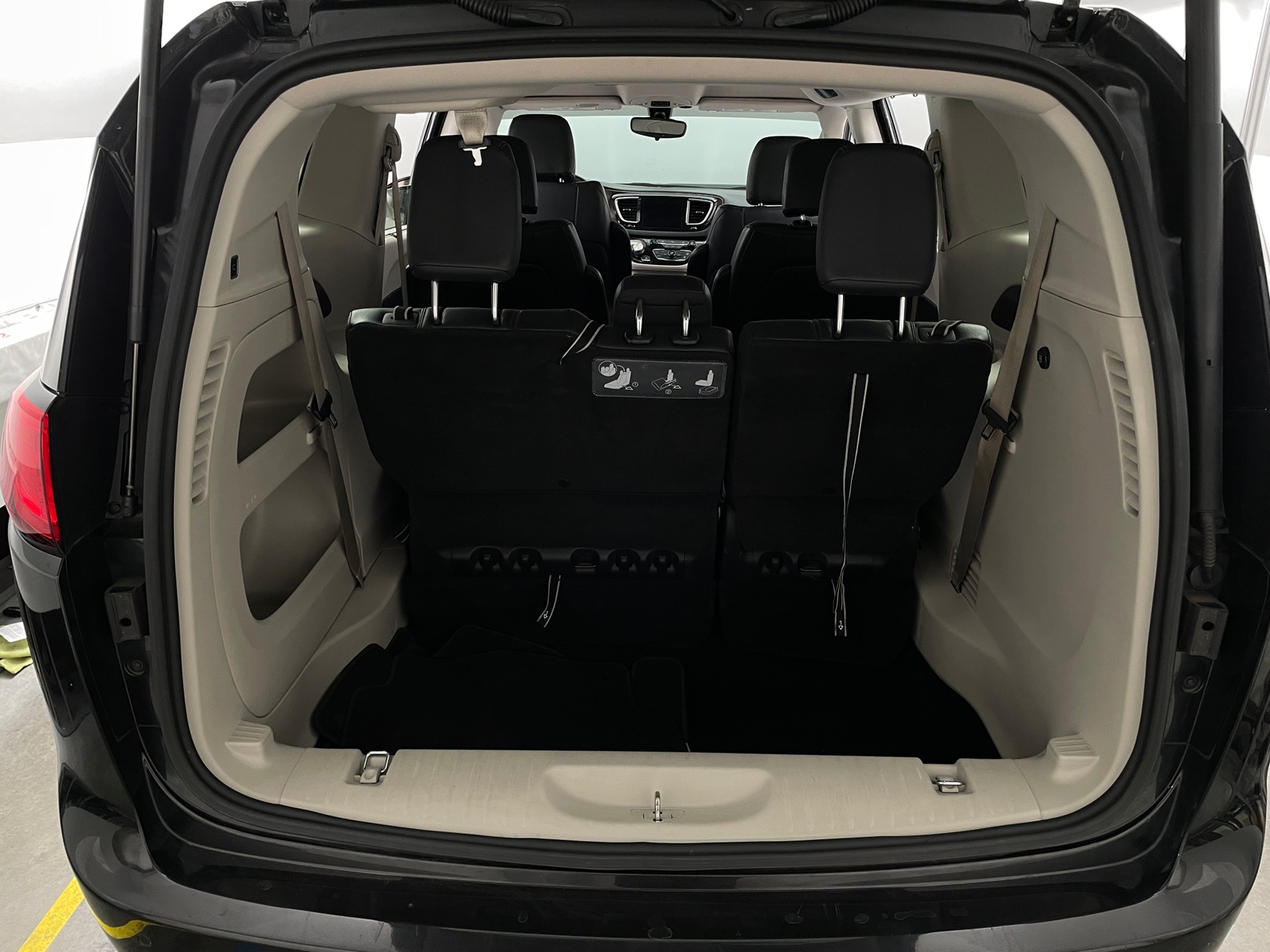 Thumbnail: 2017 Chrysler Pacifica - 6