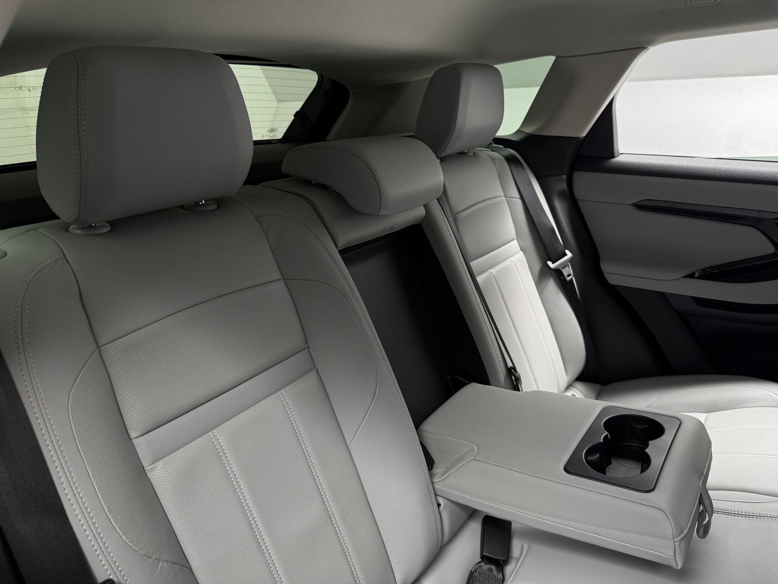 Thumbnail: 2025 Land Rover Range Rover Evoque - 5