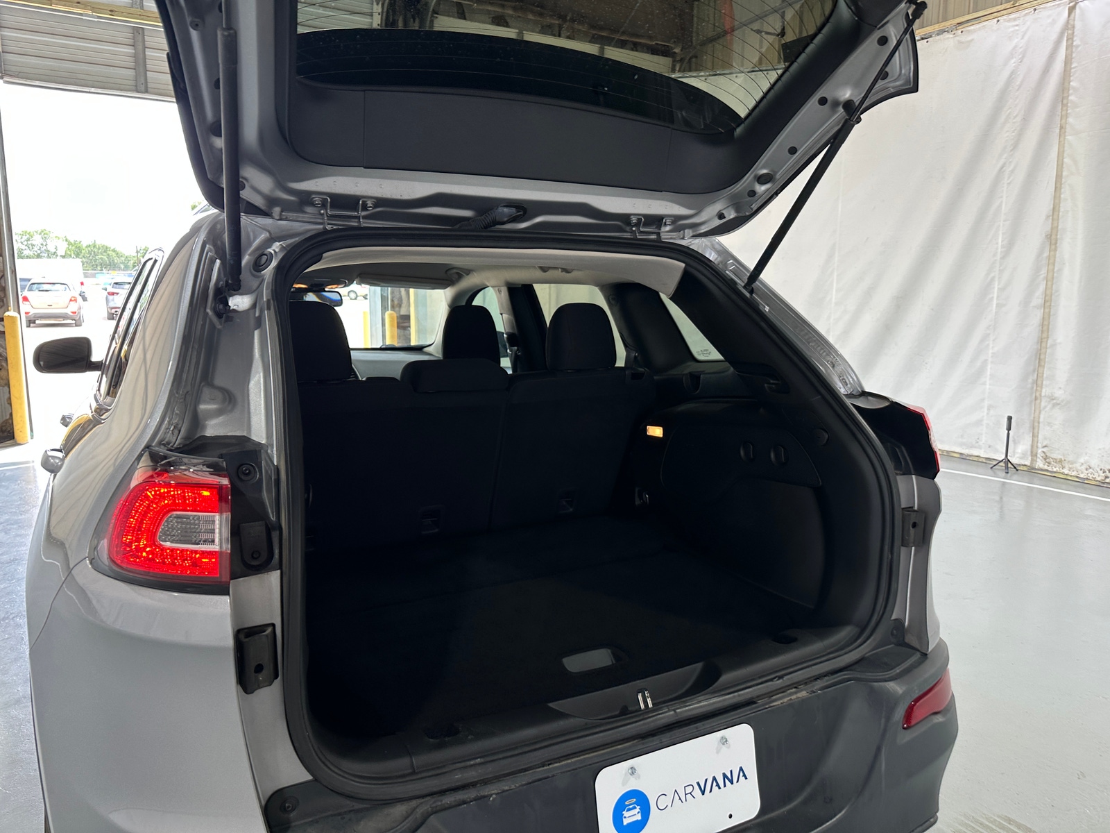 Thumbnail: 2016 Jeep Cherokee - 7