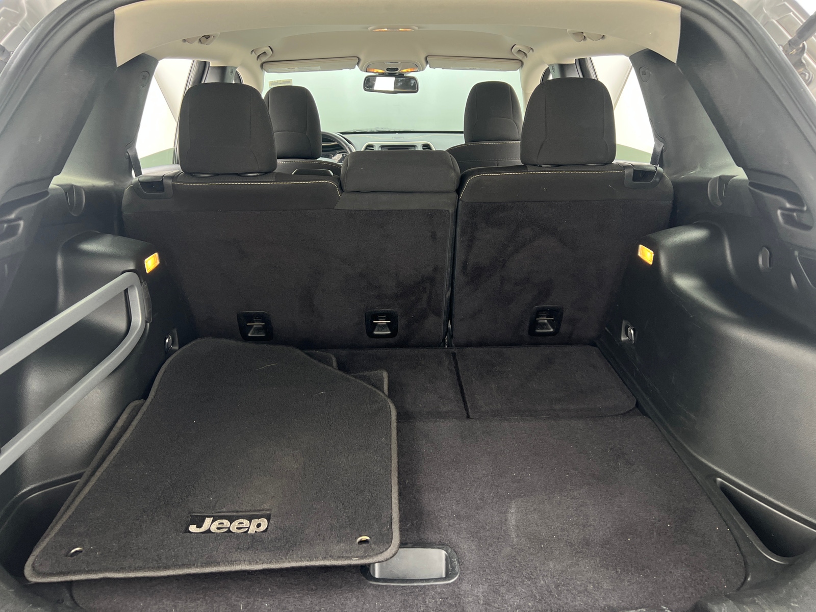 Thumbnail: 2016 Jeep Cherokee - 7