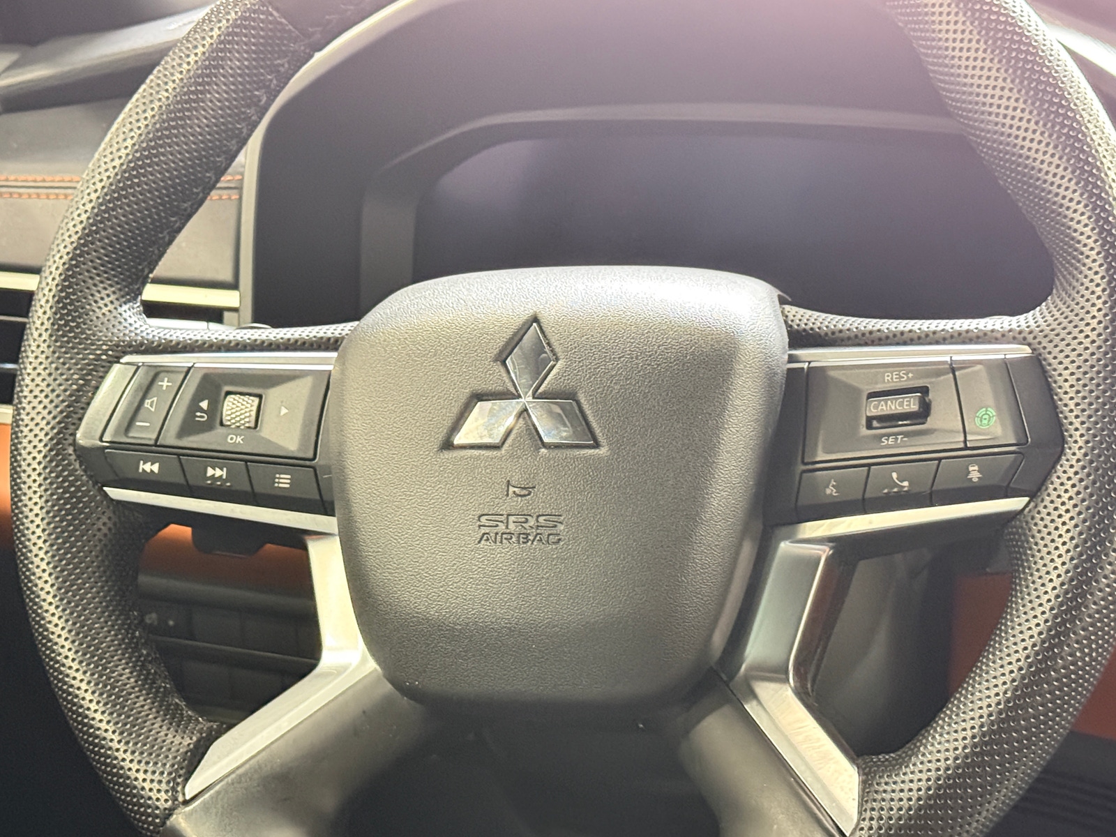 Thumbnail: 2023 Mitsubishi Outlander - 4