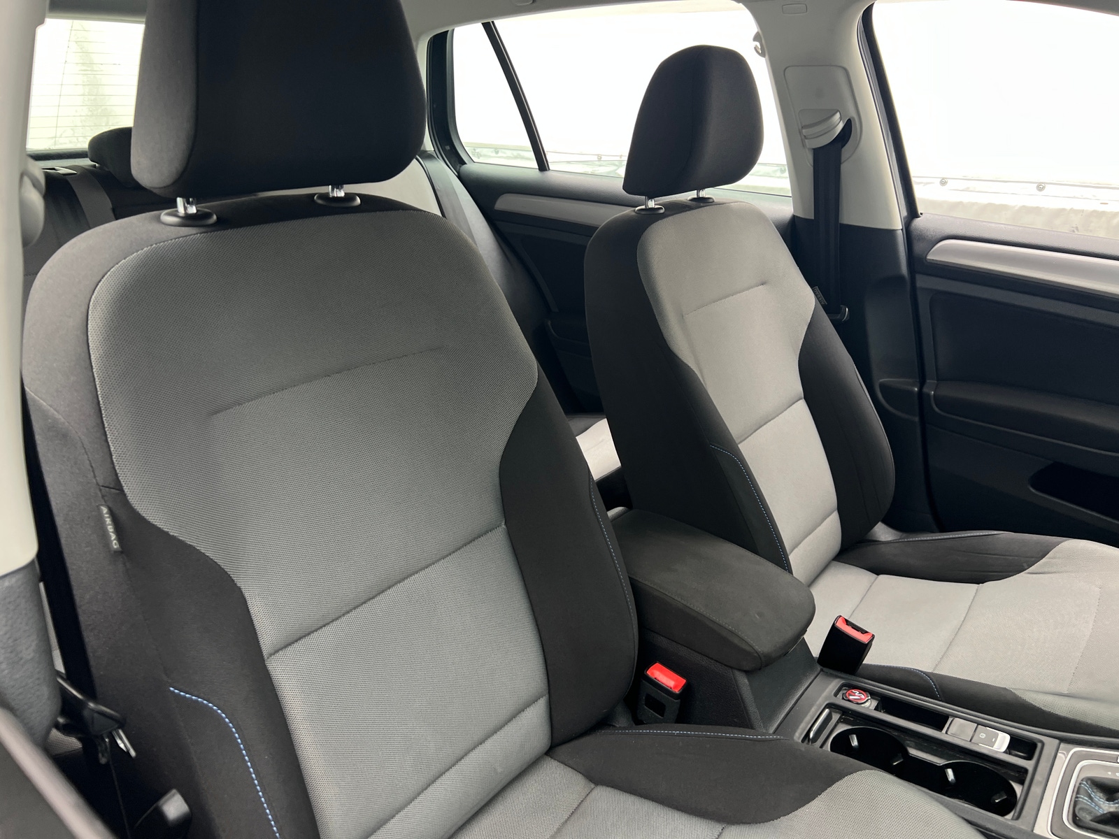 Thumbnail: 2016 Volkswagen e-Golf - 2