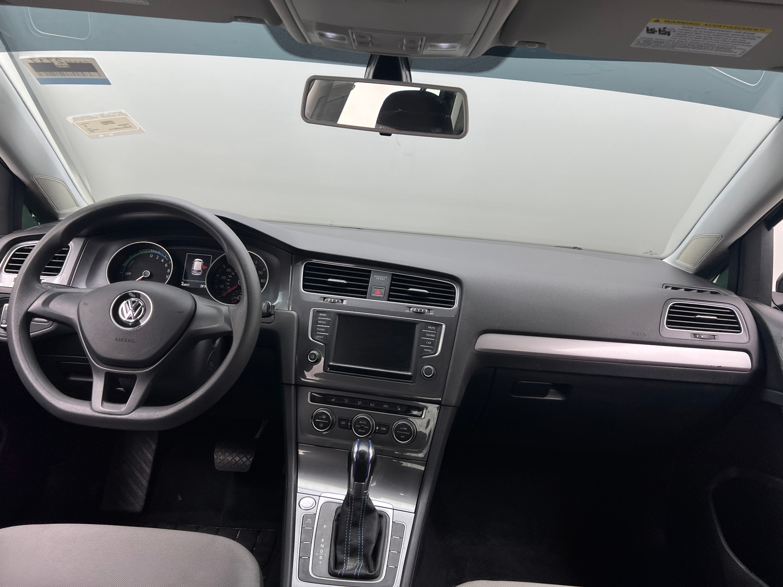 Thumbnail: 2016 Volkswagen e-Golf - 3