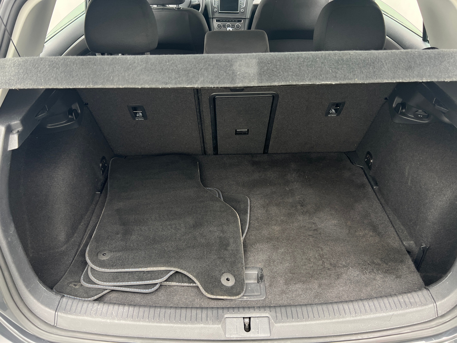 Thumbnail: 2016 Volkswagen e-Golf - 6